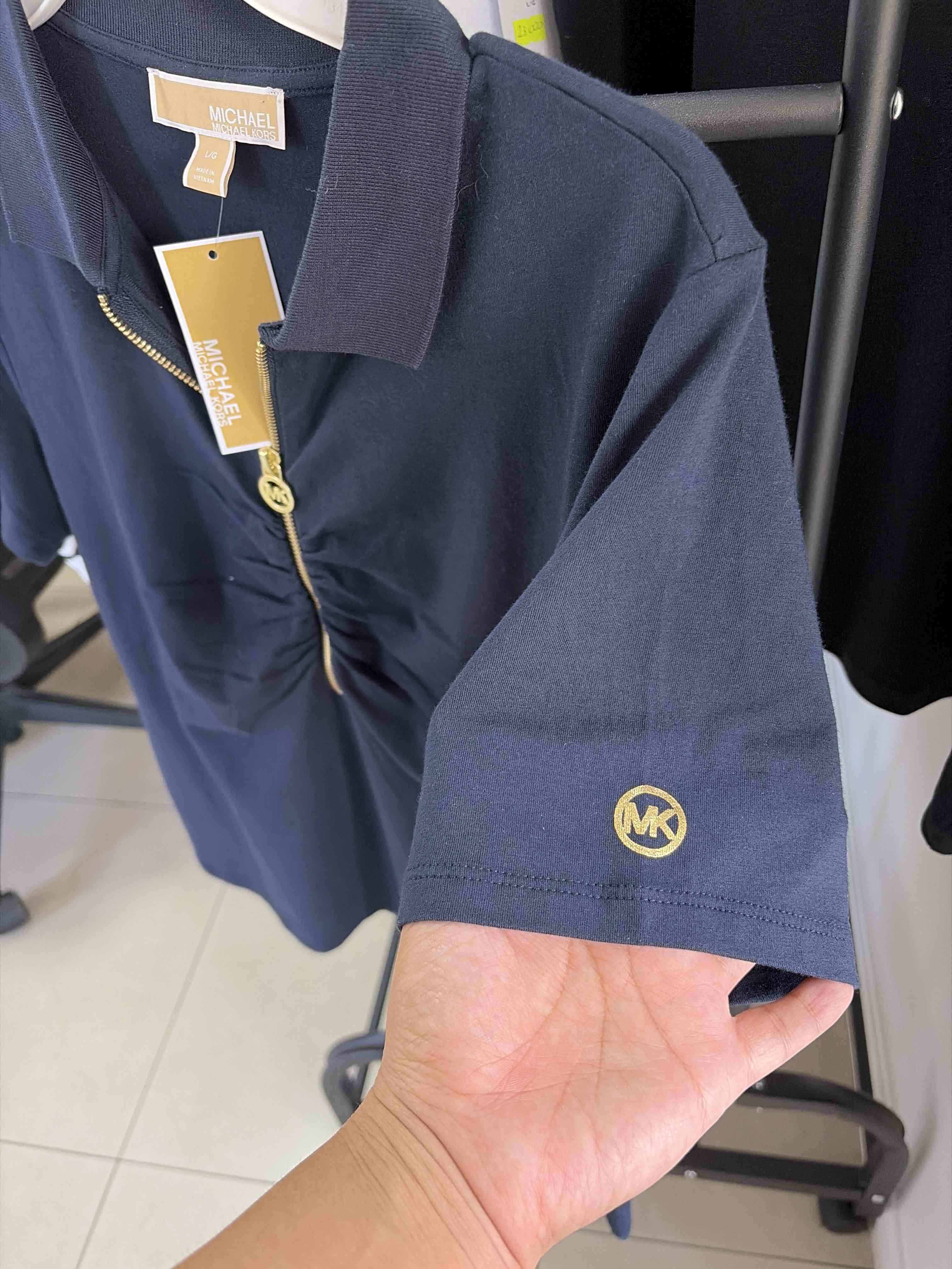 Polera azul con cierre - 3