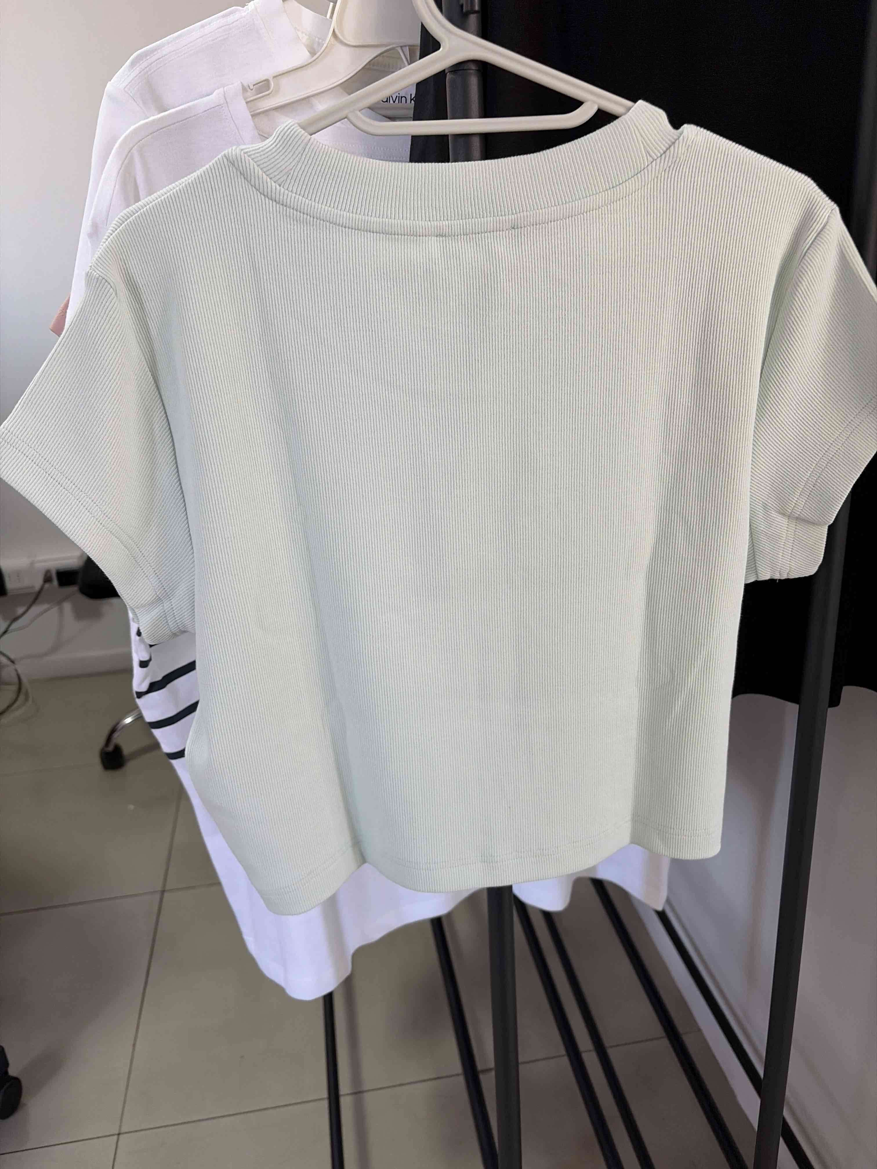 Polera Calvin Klein beige - miniatura 3