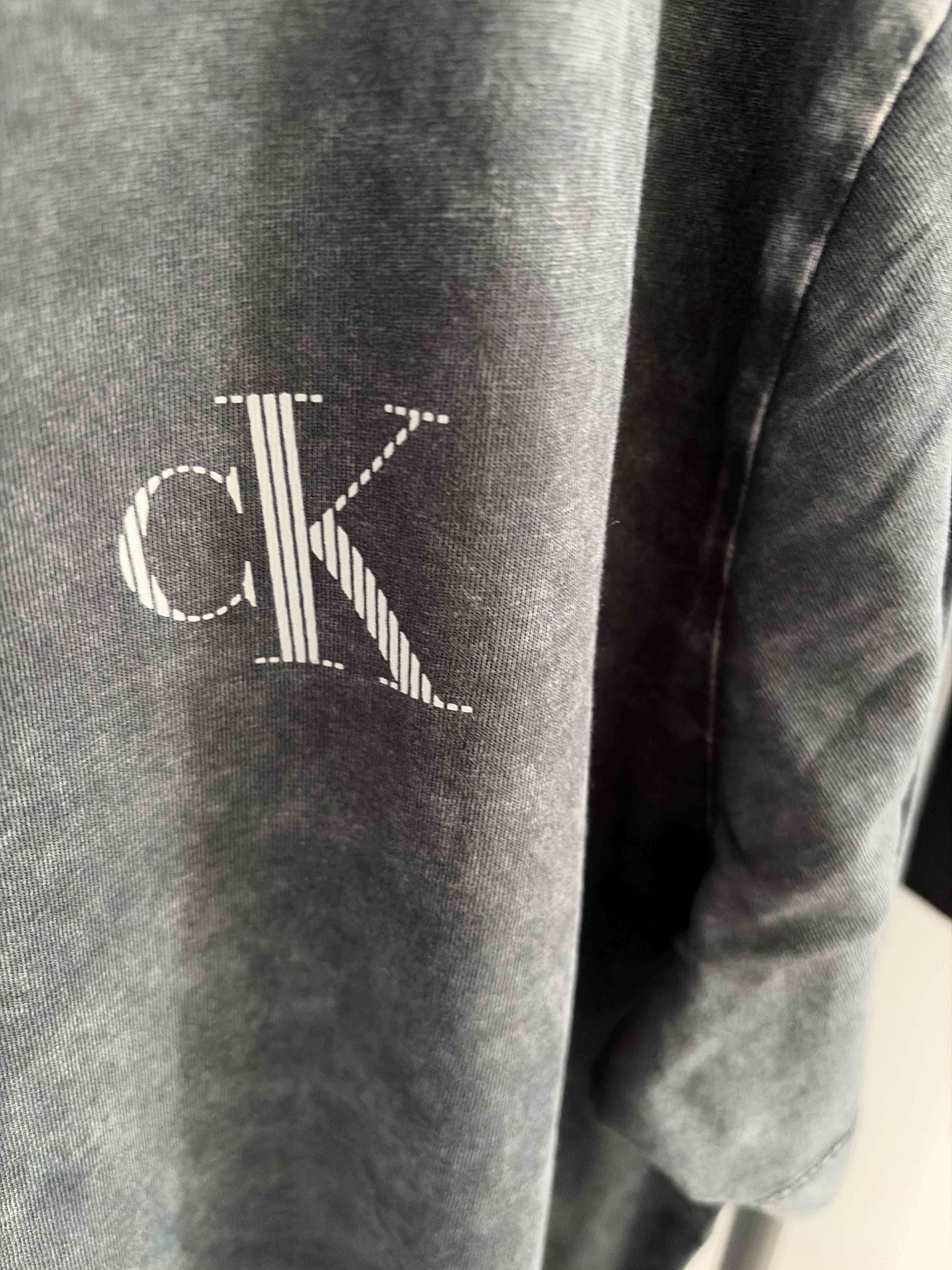 Polera negra  Calvin Klein - miniatura 2