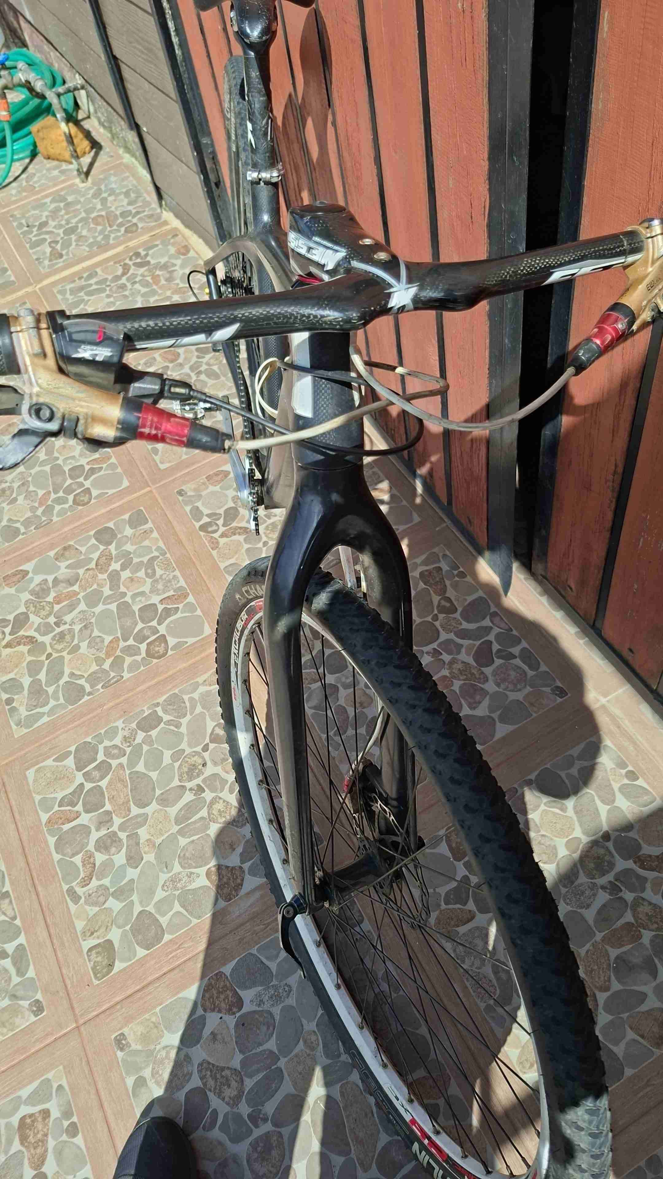 Bicicleta montaña negra carbono 29' talla M - miniatura 2