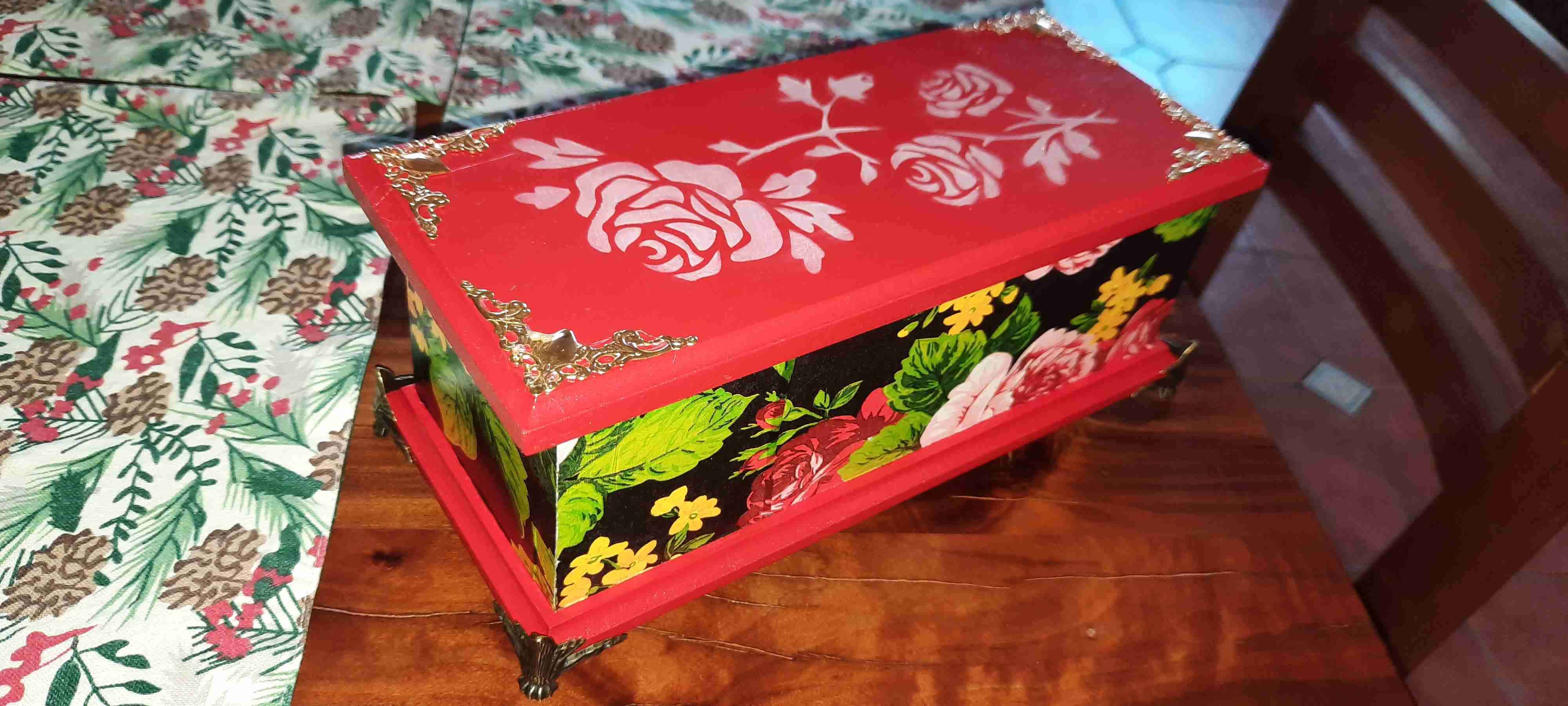 Caja decorativa floral roja - 1