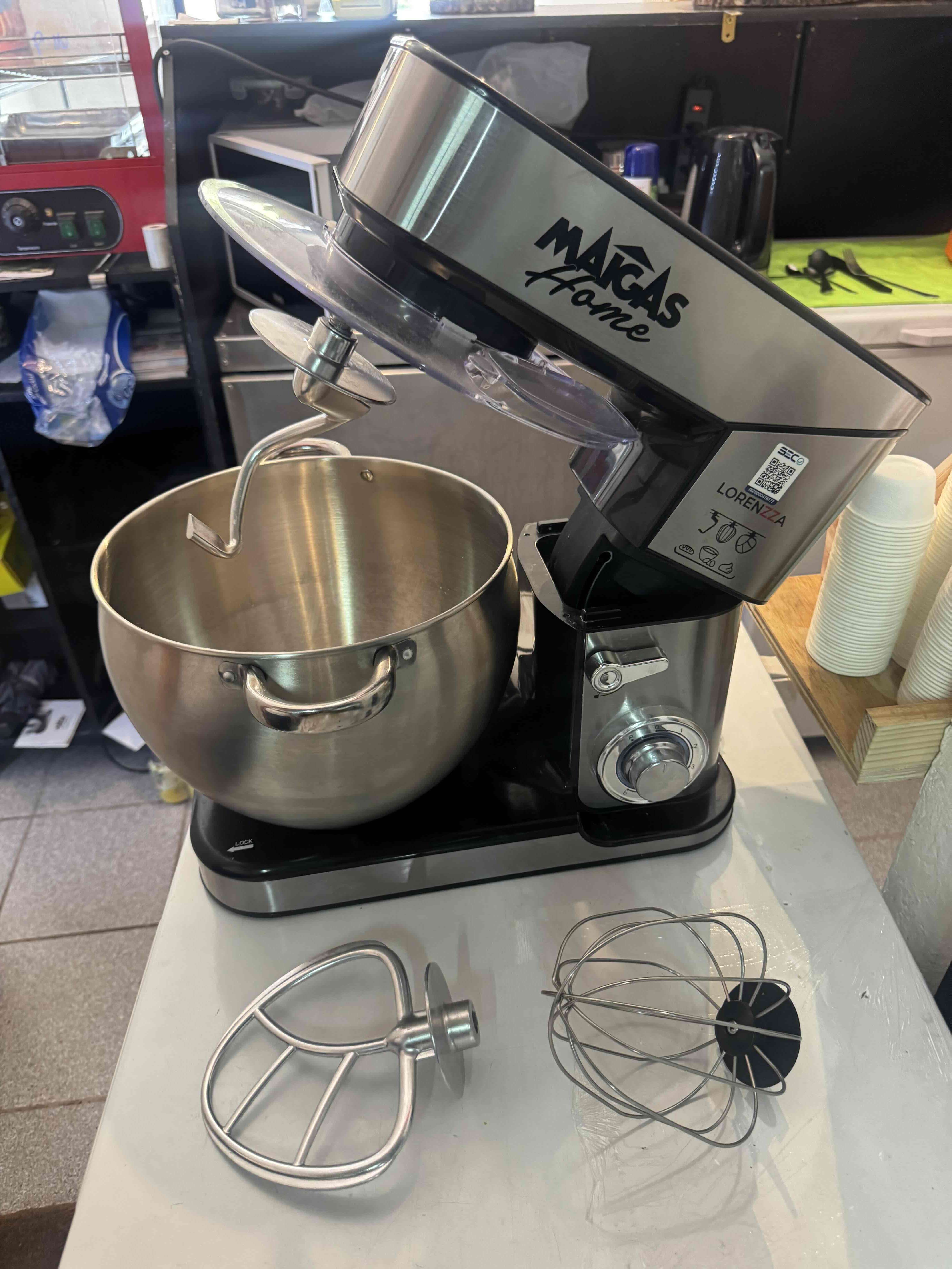 Batidora Magas Home con accesorios