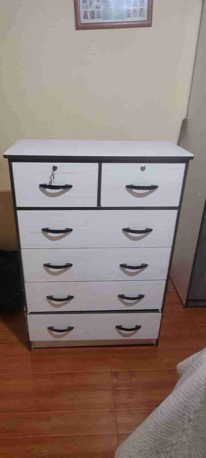 Cómoda blanca de madera