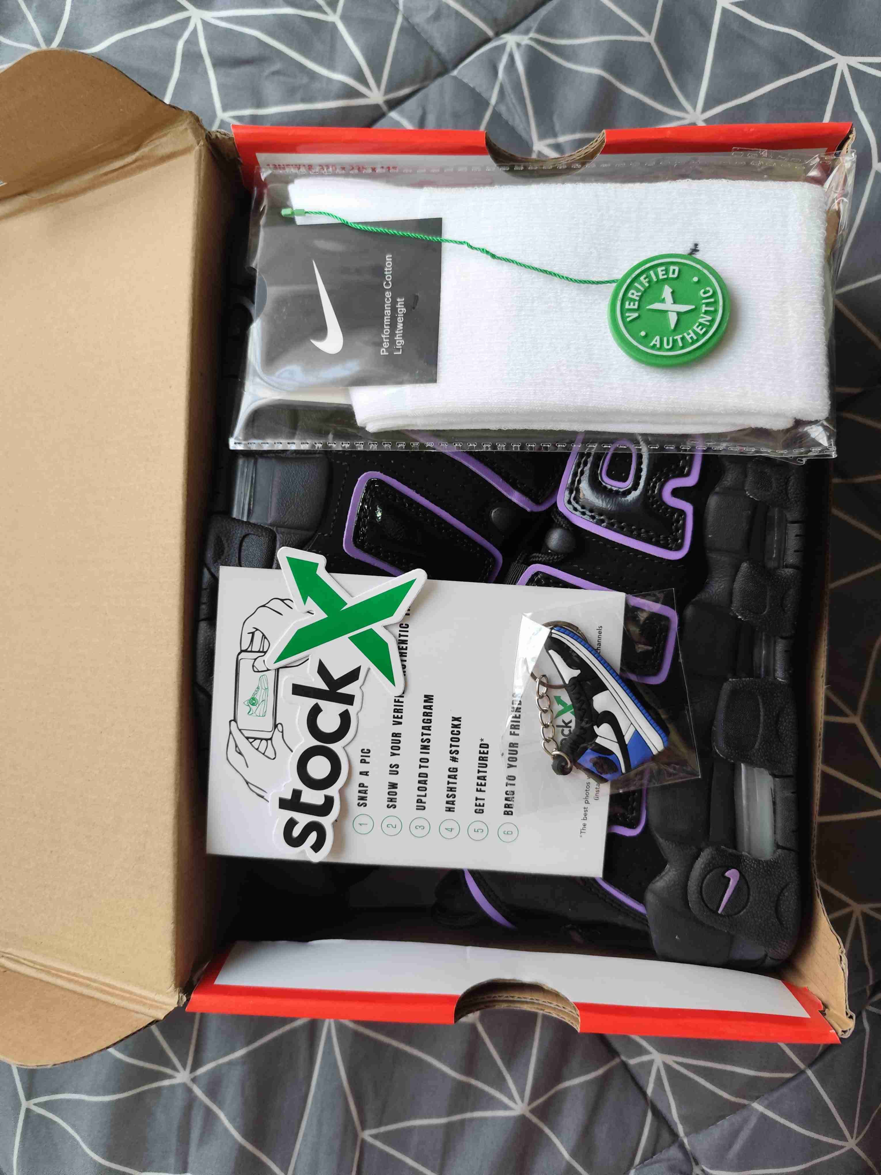 Zapatilla deportiva negra con diseño AIR - 3