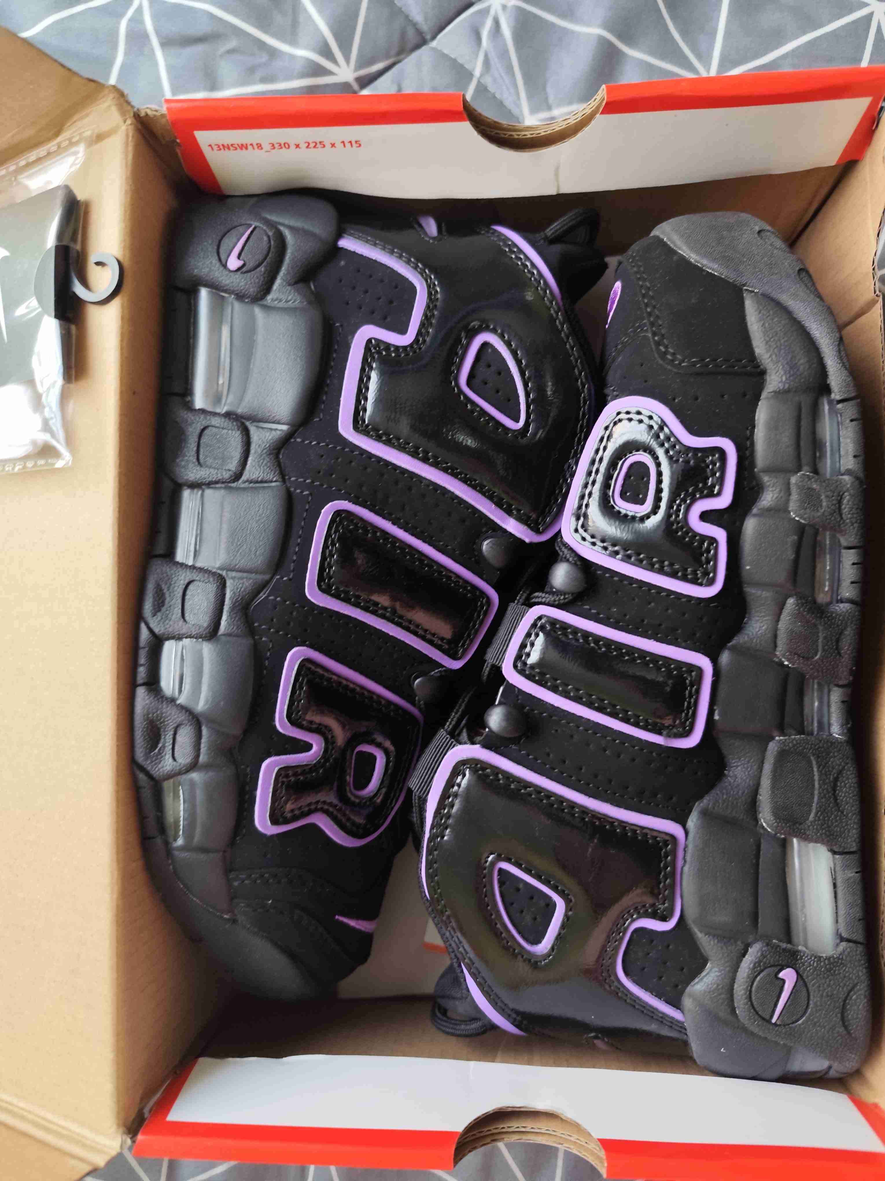 Zapatilla deportiva negra con diseño AIR - 6