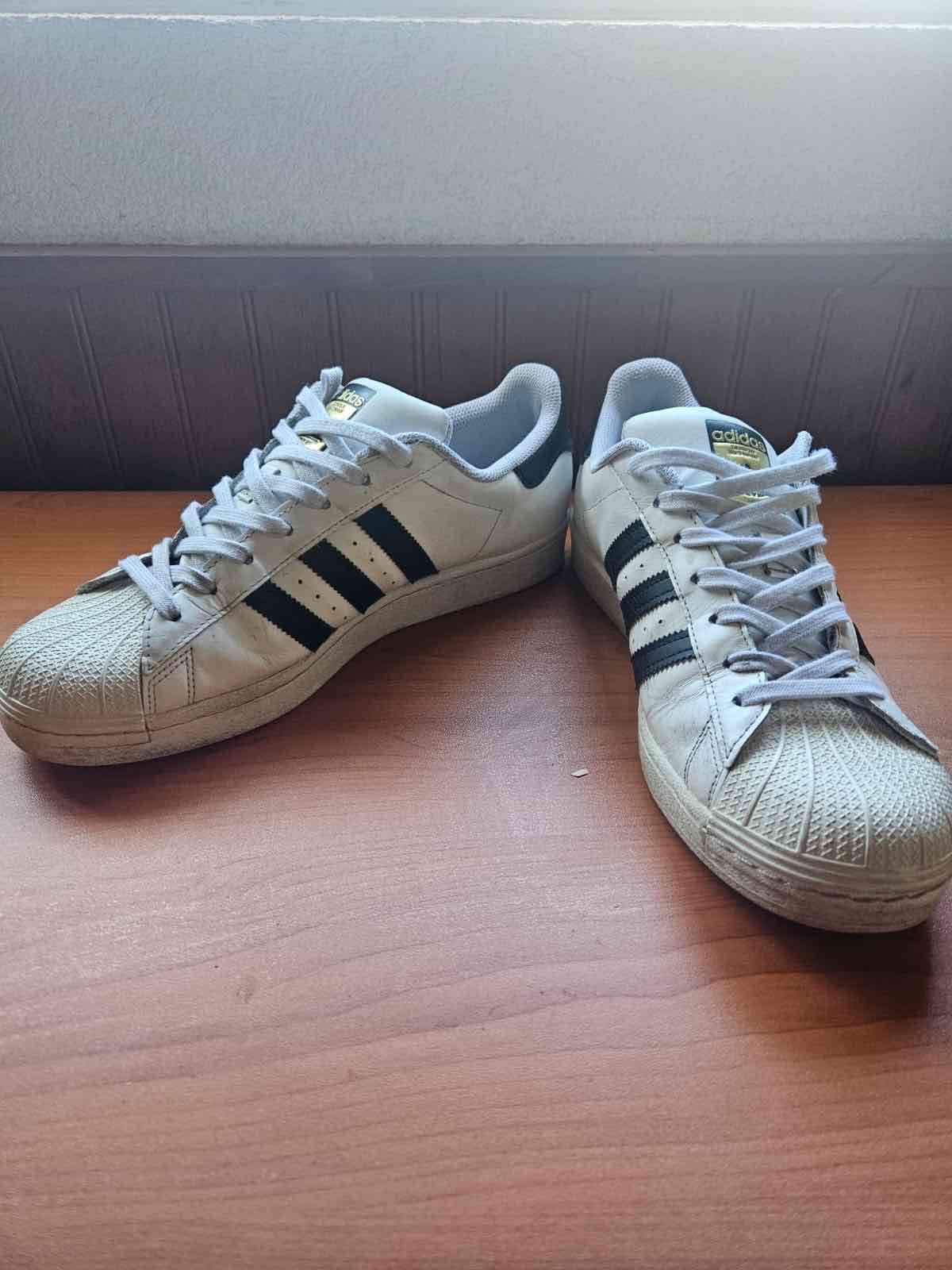 Zapatillas blancas Adidas estilo clásico - miniatura 1