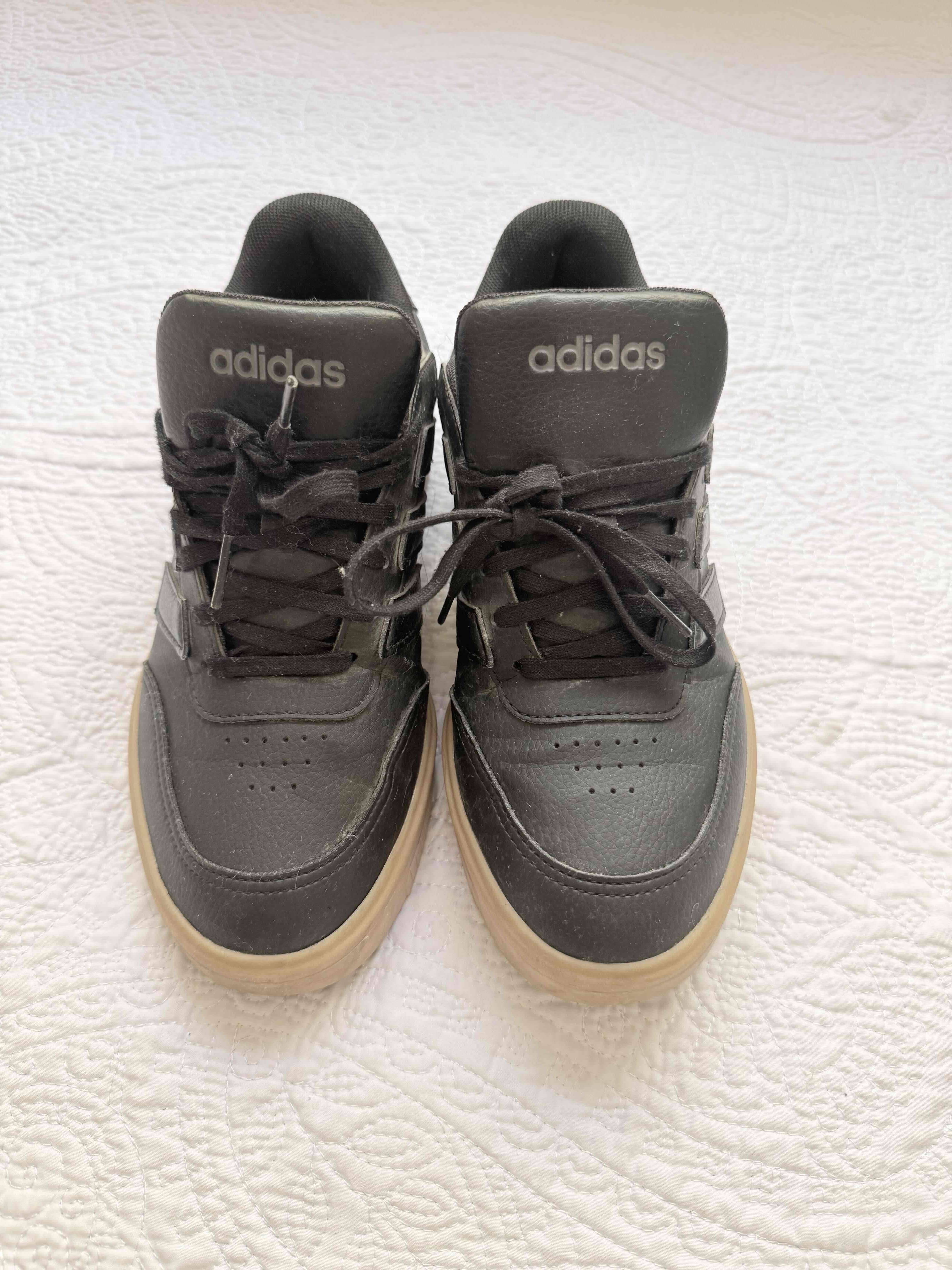 Zapatillas negras Adidas urbanas - miniatura 1