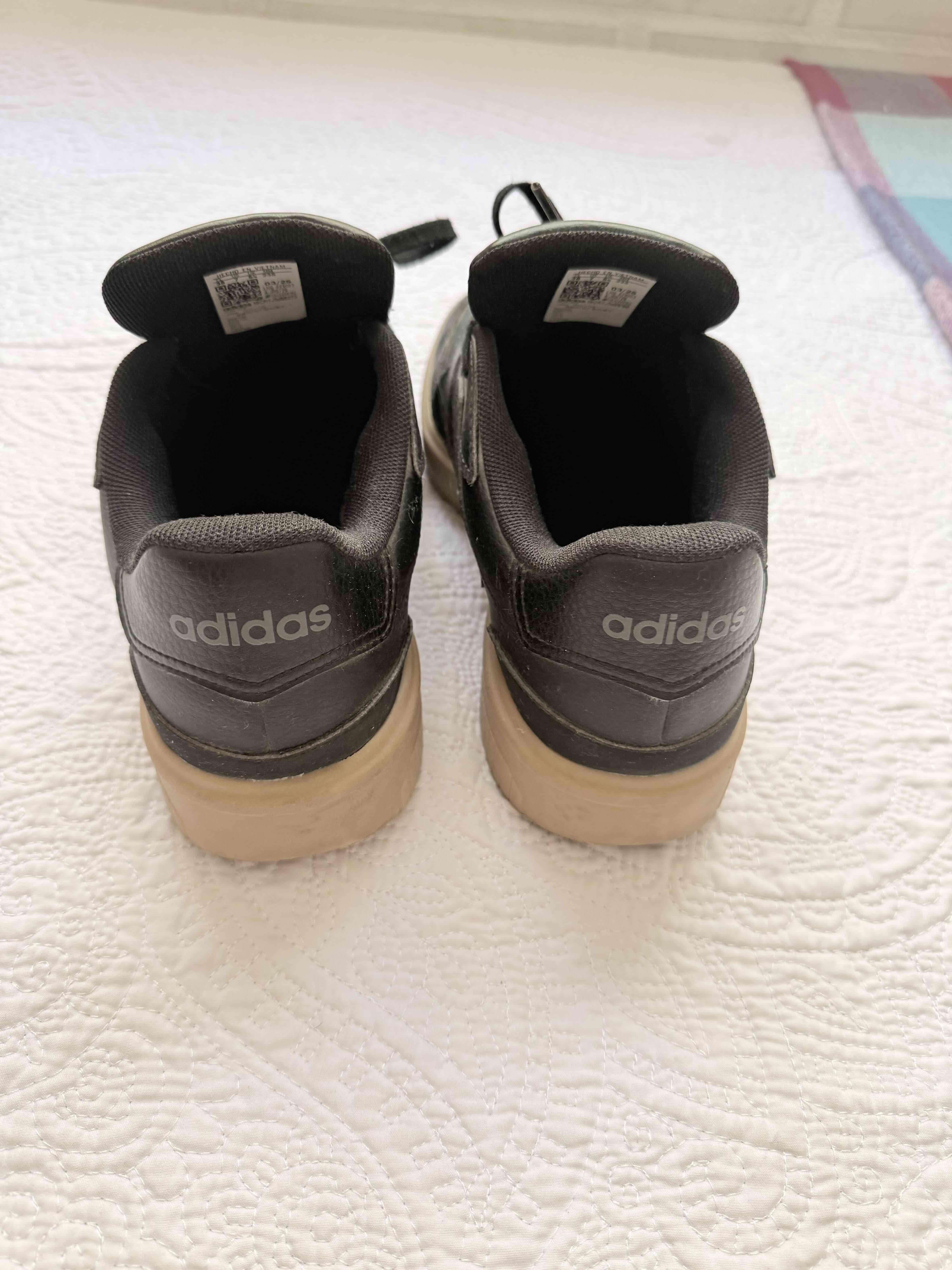 Zapatillas negras Adidas urbanas - miniatura 2