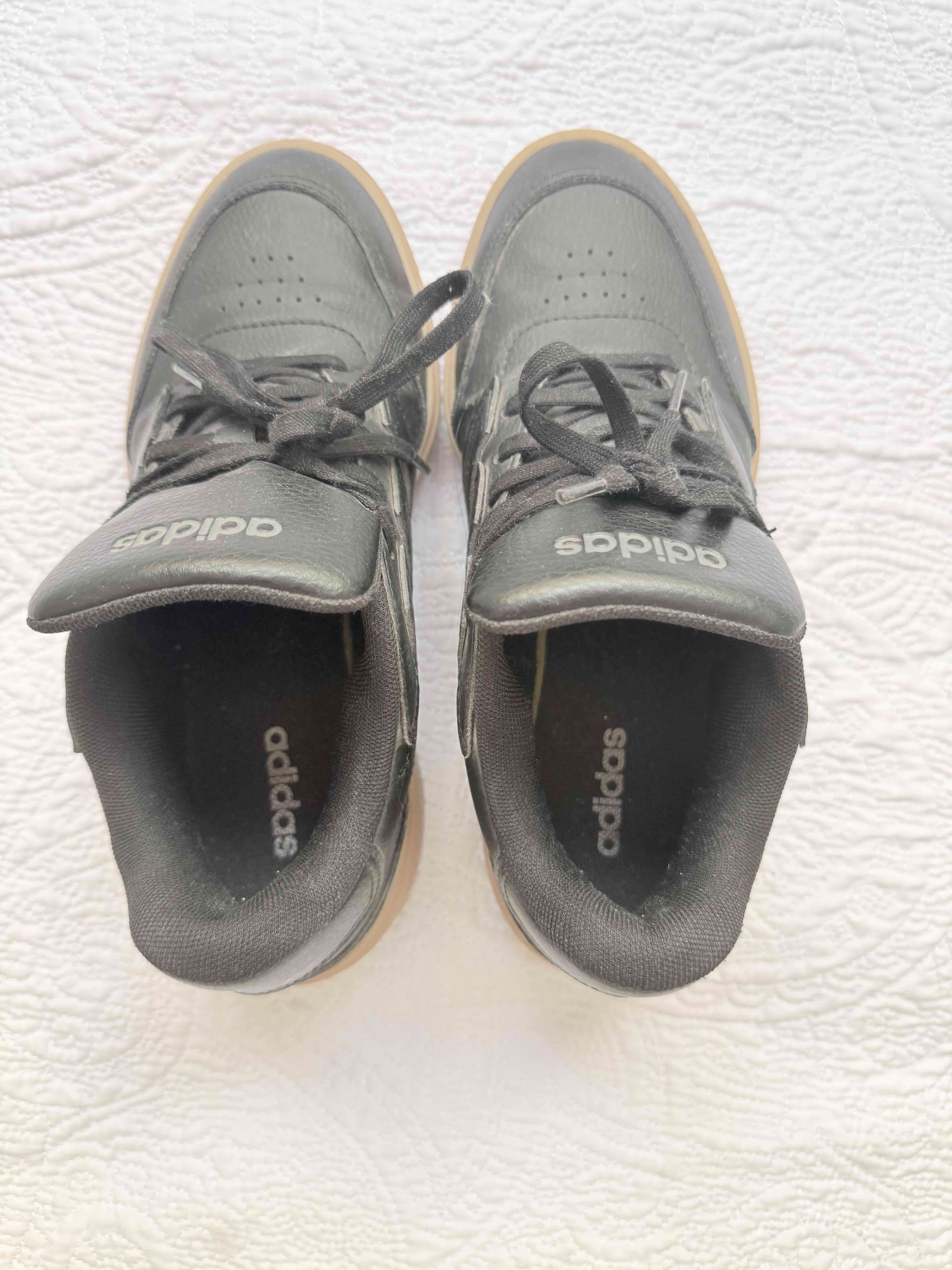 Zapatillas negras Adidas urbanas - miniatura 3