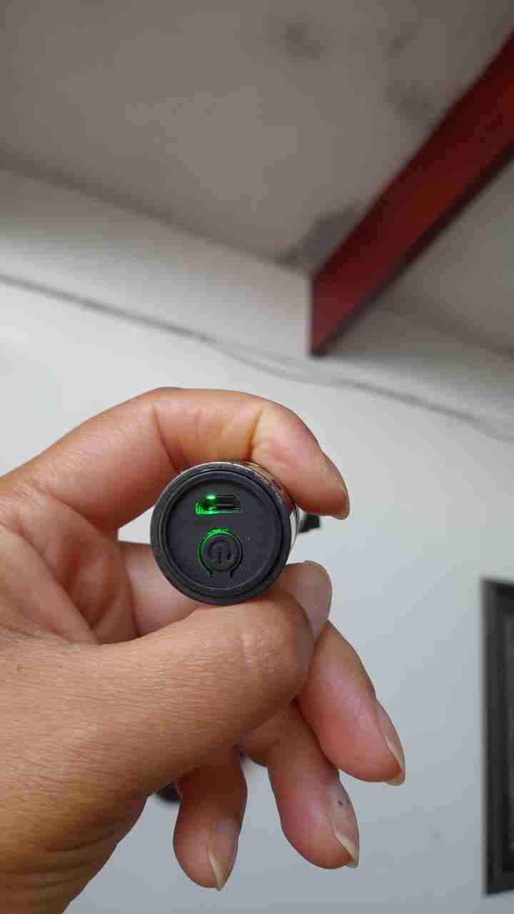 Cortadora de cabello dorada - miniatura 3