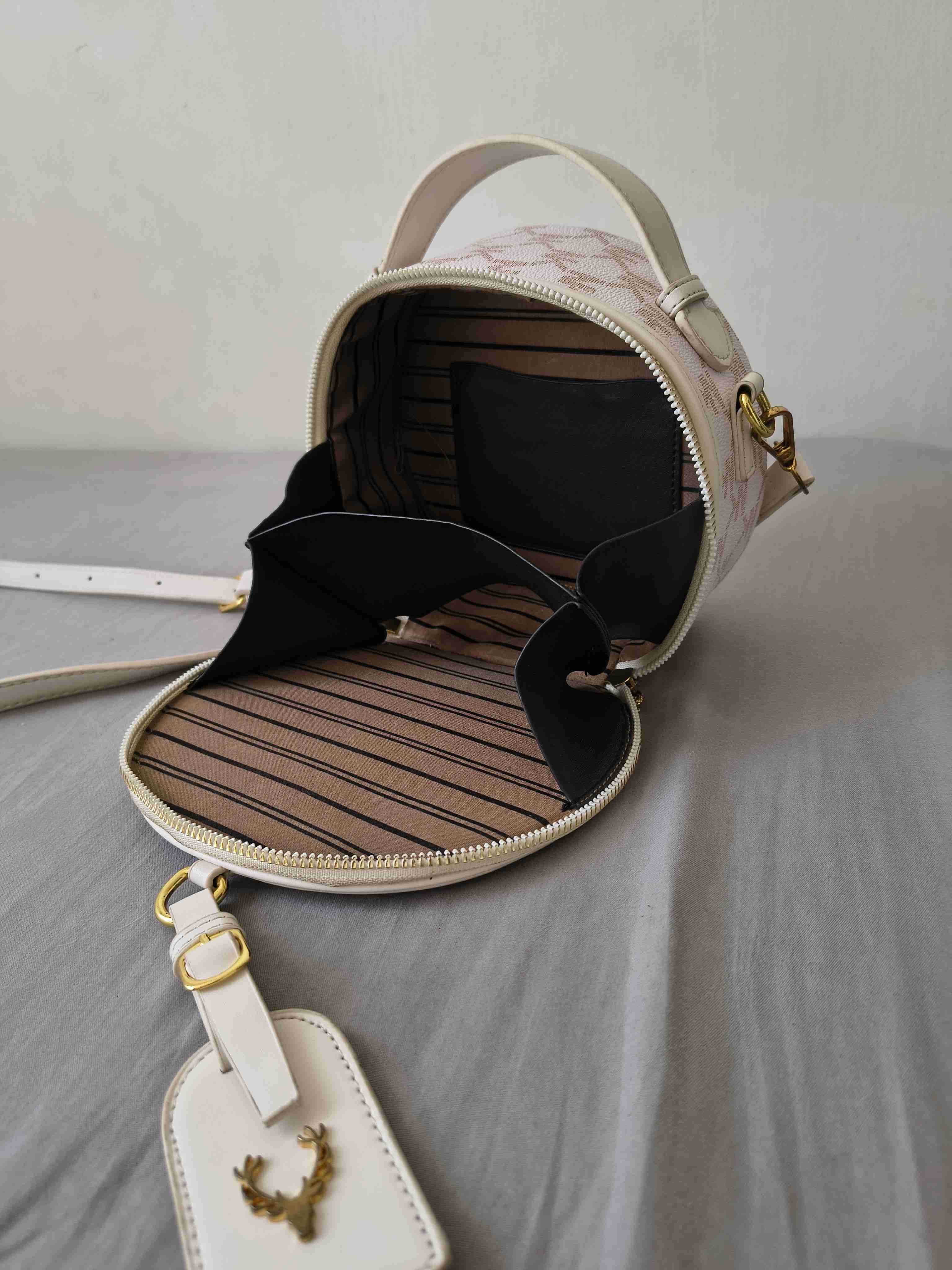 Bolso bandolera beige con logo - miniatura 2