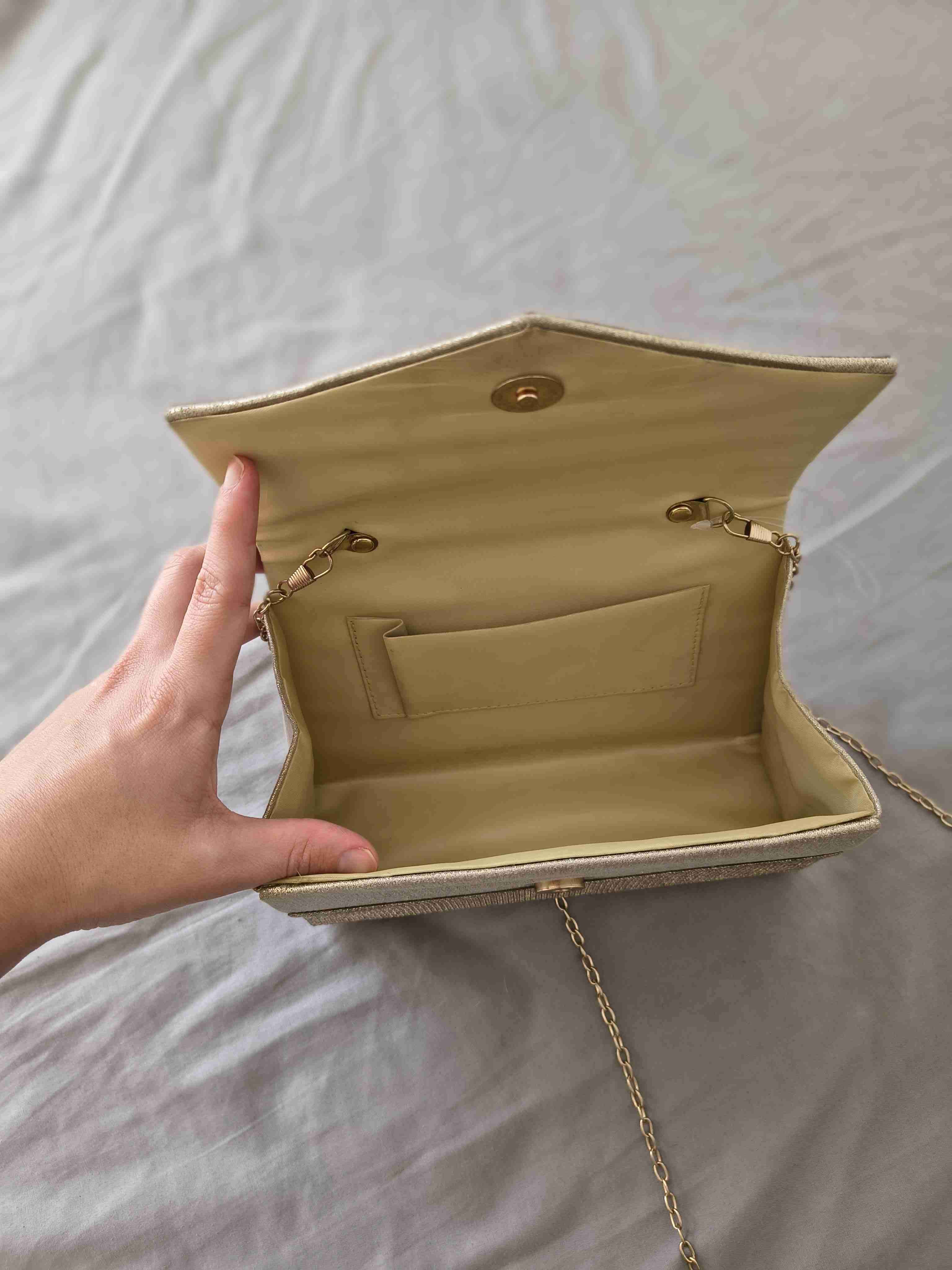 Cartera de mano dorada elegante - 2