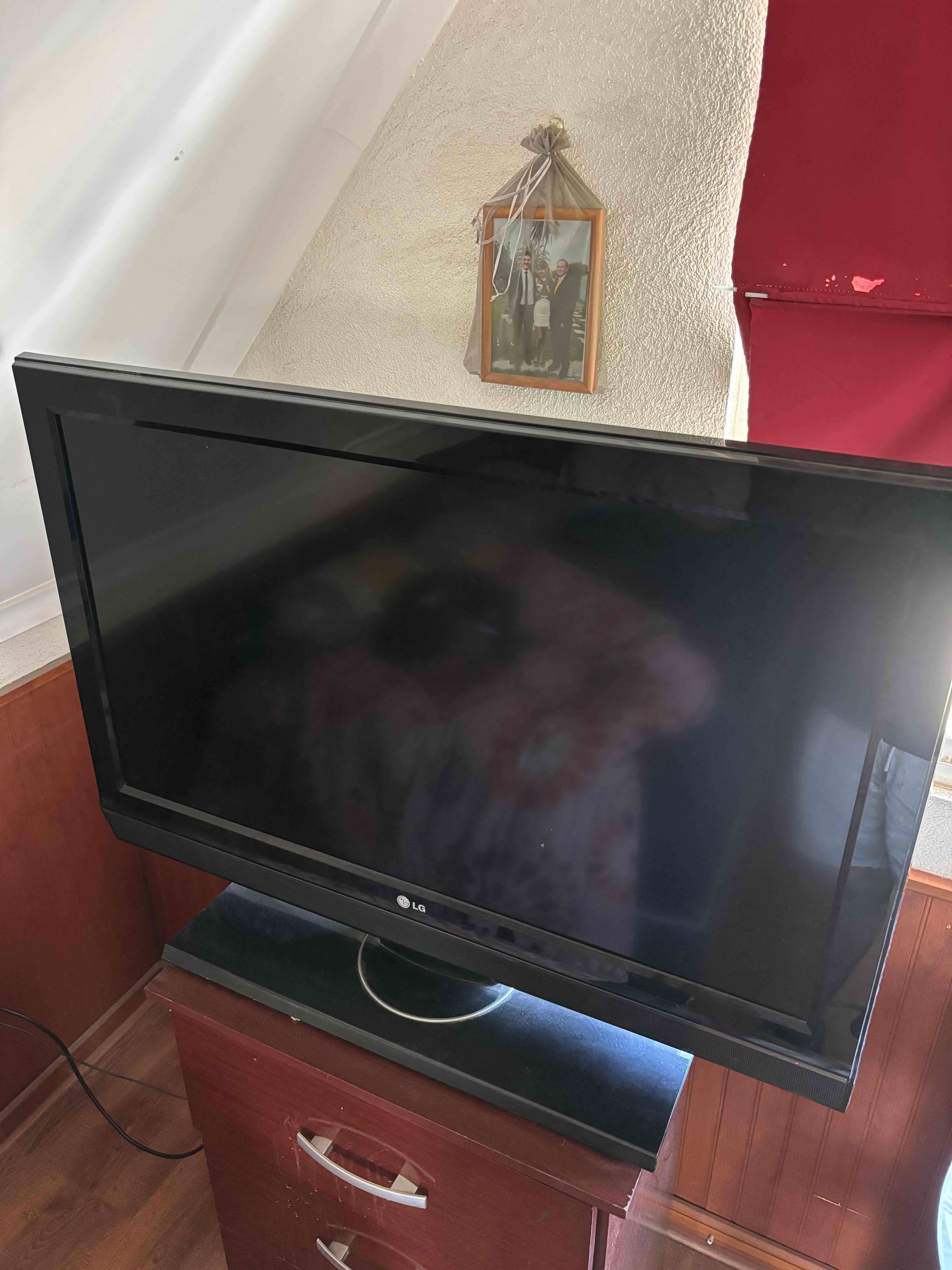 Televisor LG pantalla plana - miniatura 1