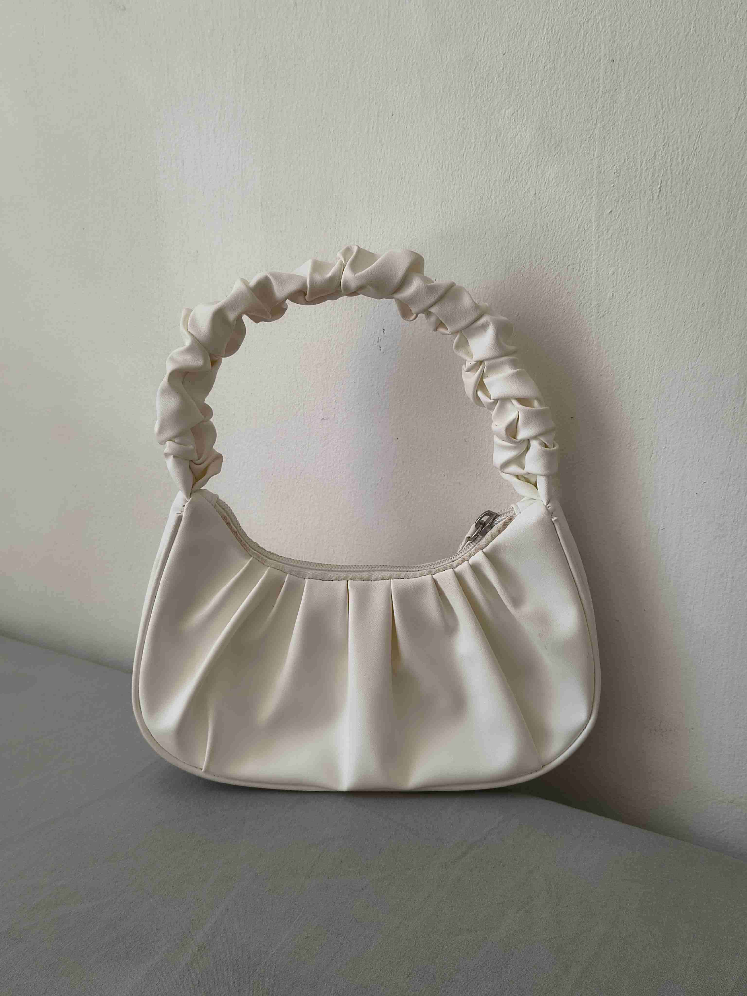 Cartera blanca con asa fruncida - miniatura 2