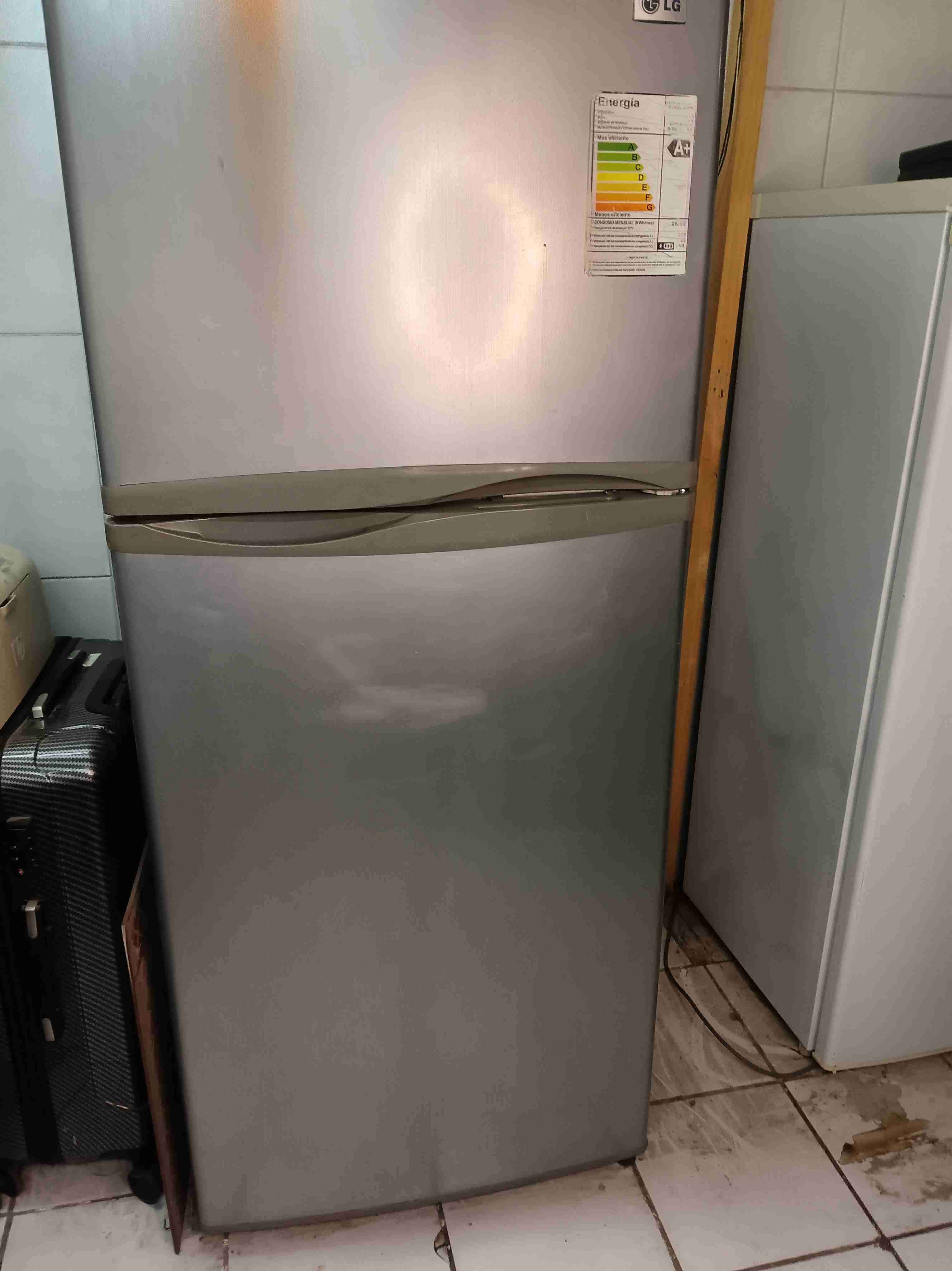 Refrigerador LG plata usado - 1