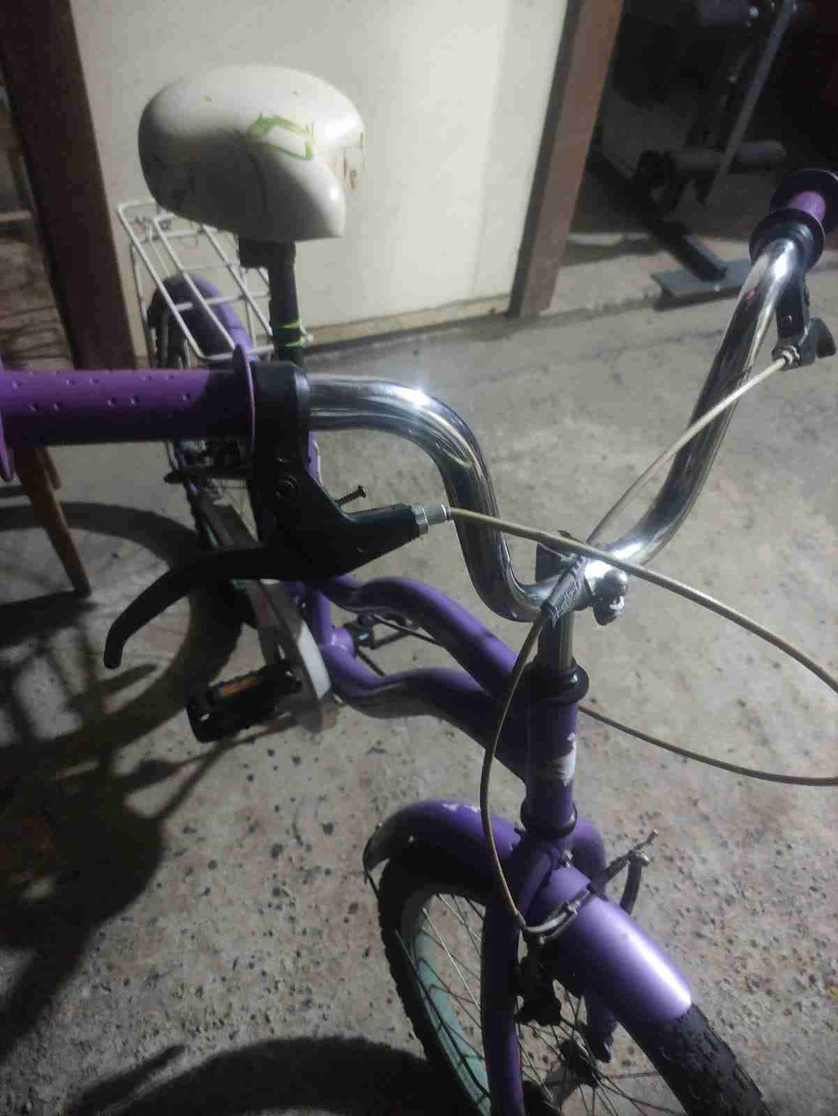 Bicicleta infantil morada - miniatura 1