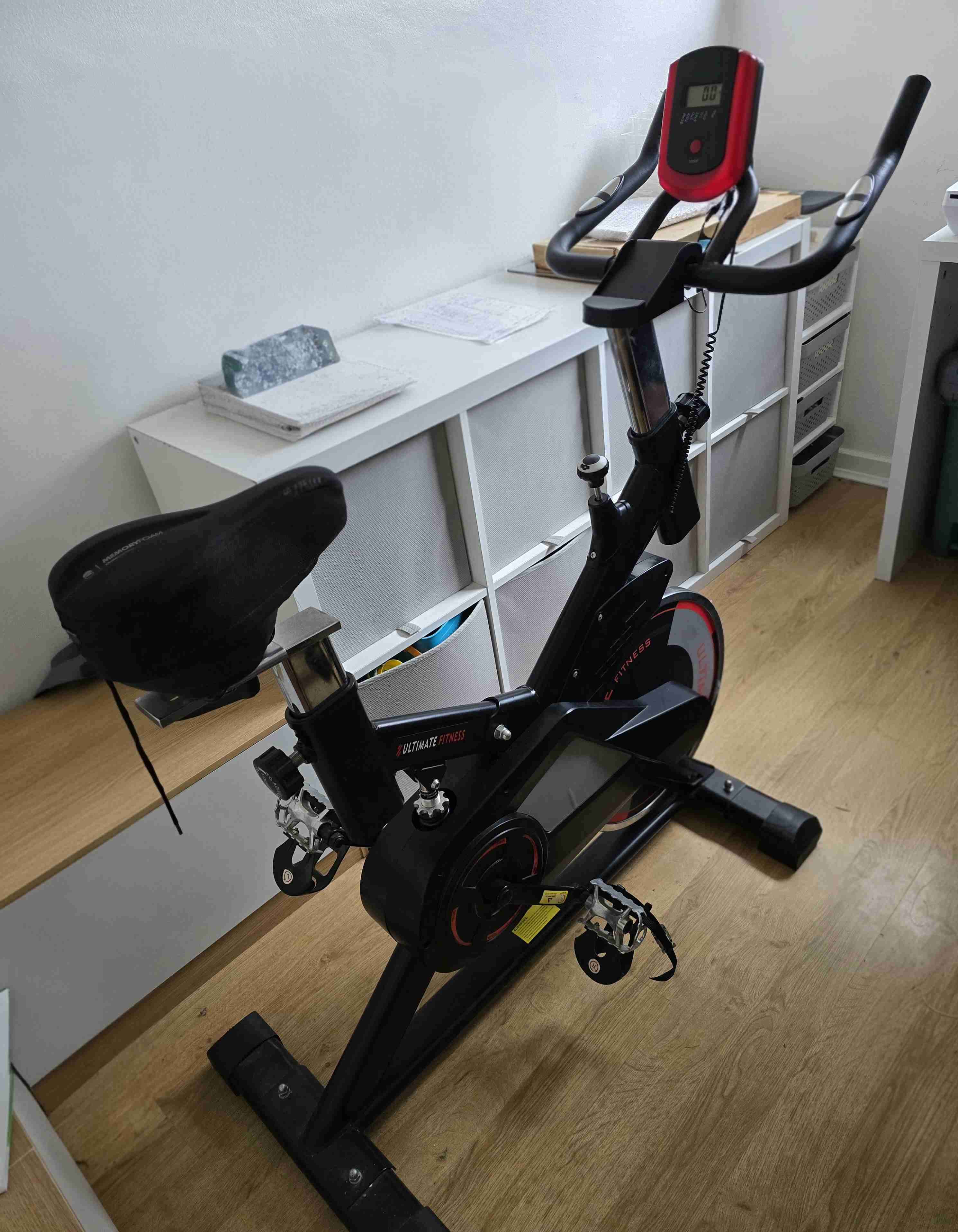 Bicicleta estática con pantalla LCD - miniatura 1