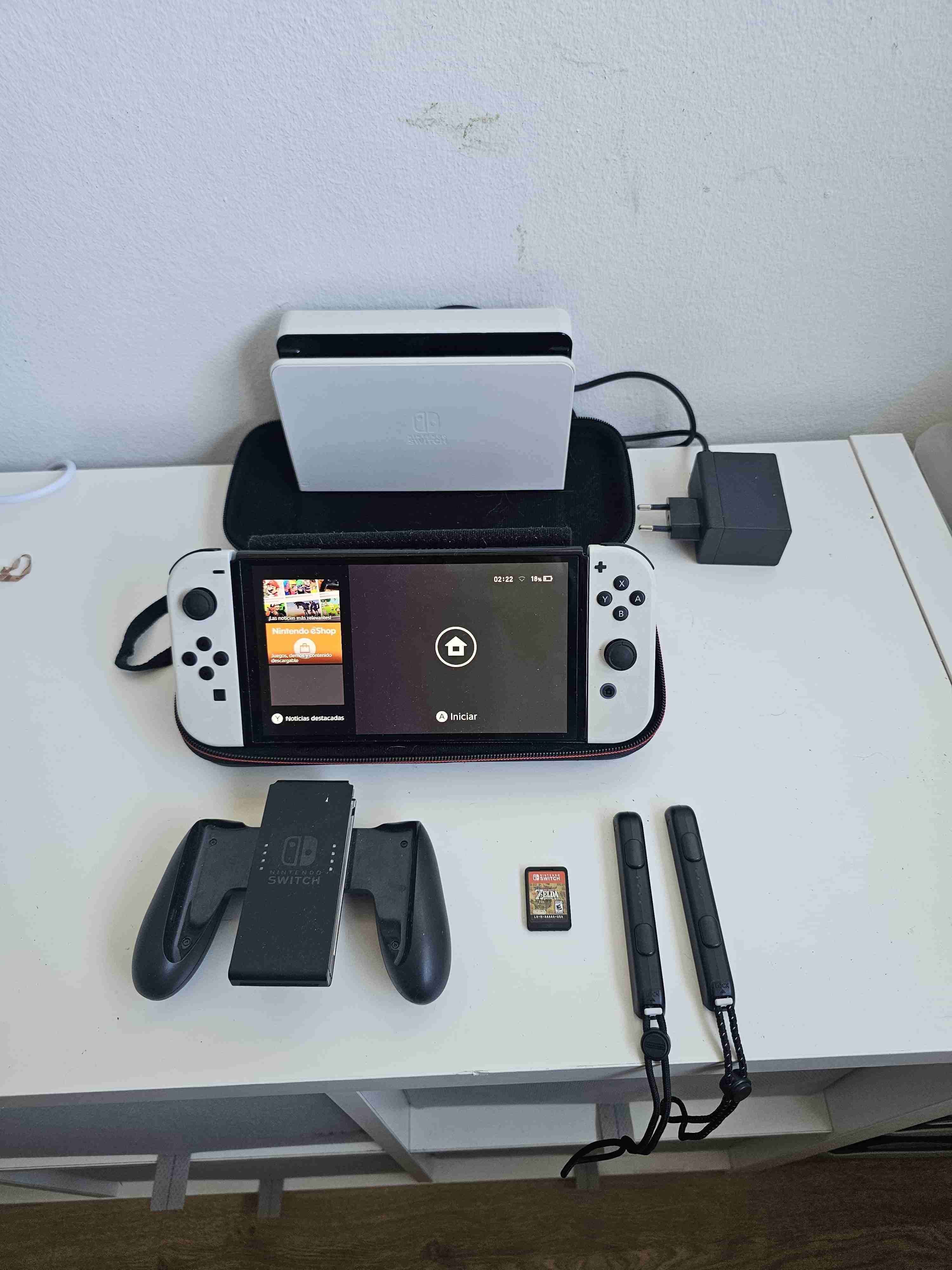 Nintendo Switch con accesorios - miniatura 1