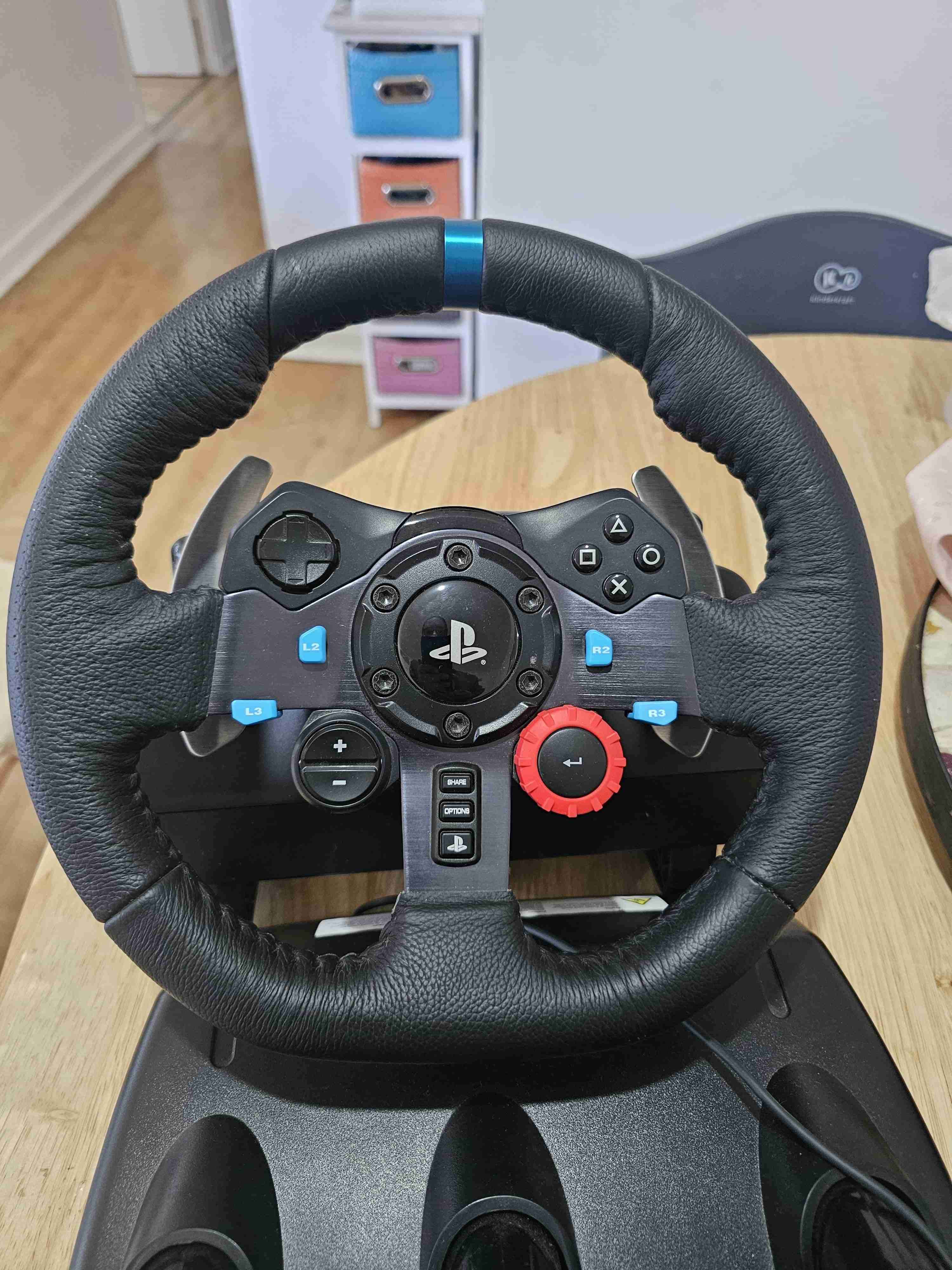 Volante y pedales Logitech para PS4 - 2