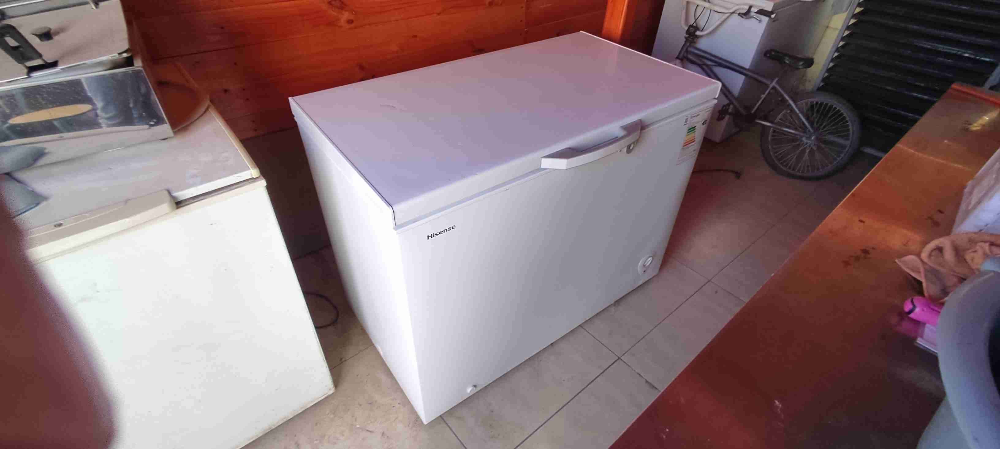 Congelador horizontal Hisense blanco - miniatura 1