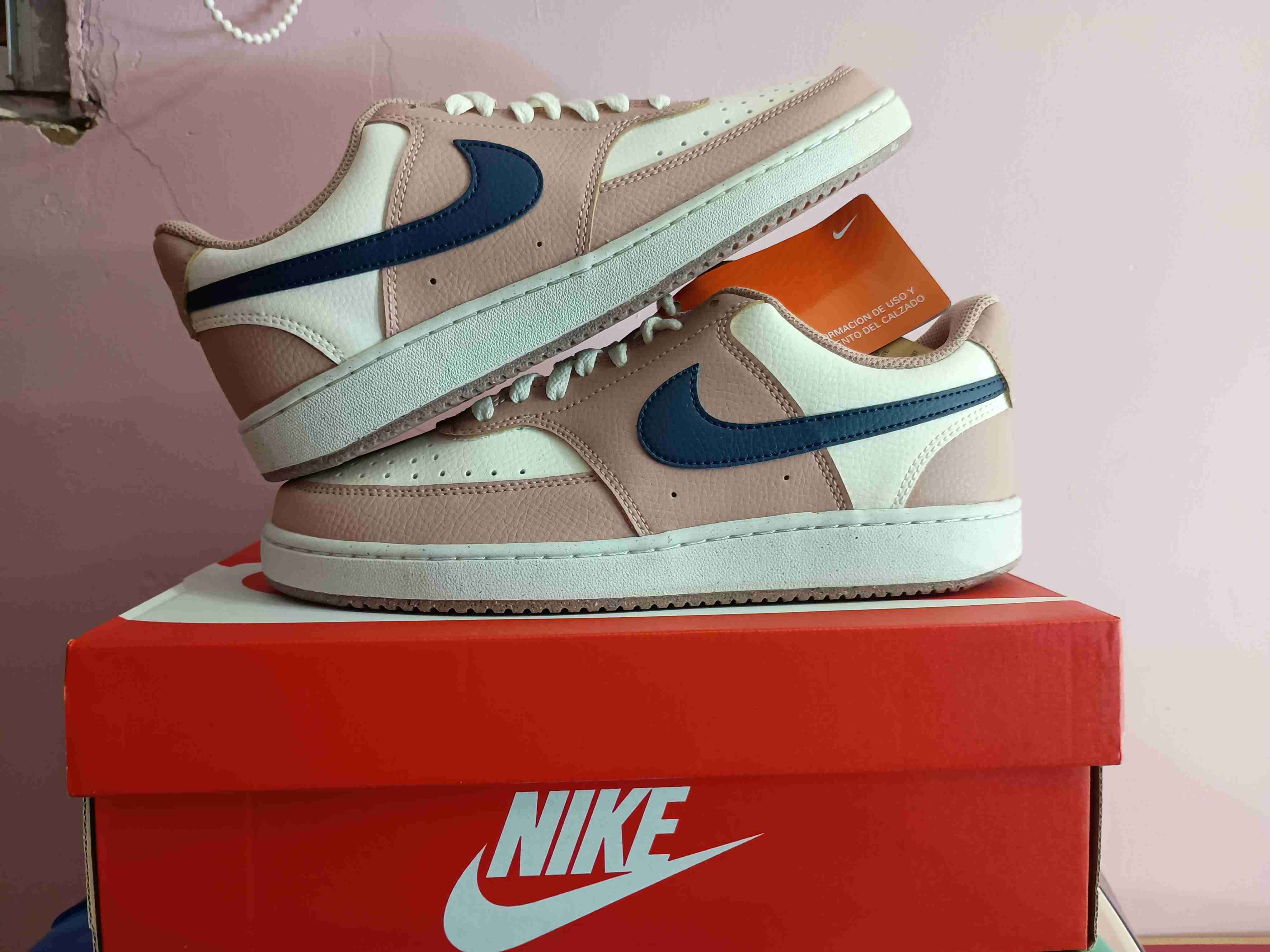 Zapatillas Nike beige y azul - miniatura 1