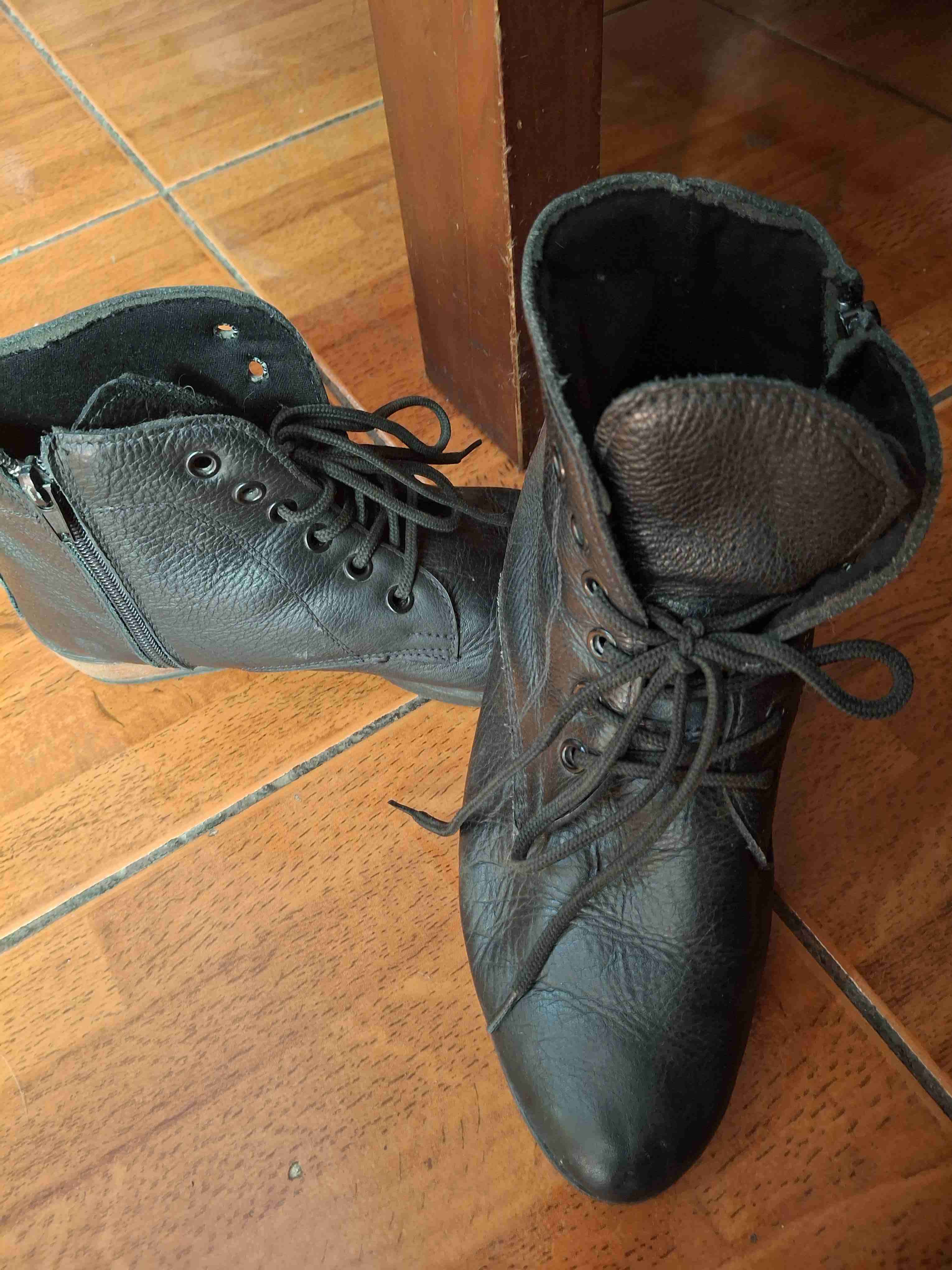 Botines negros de cuero - miniatura 1