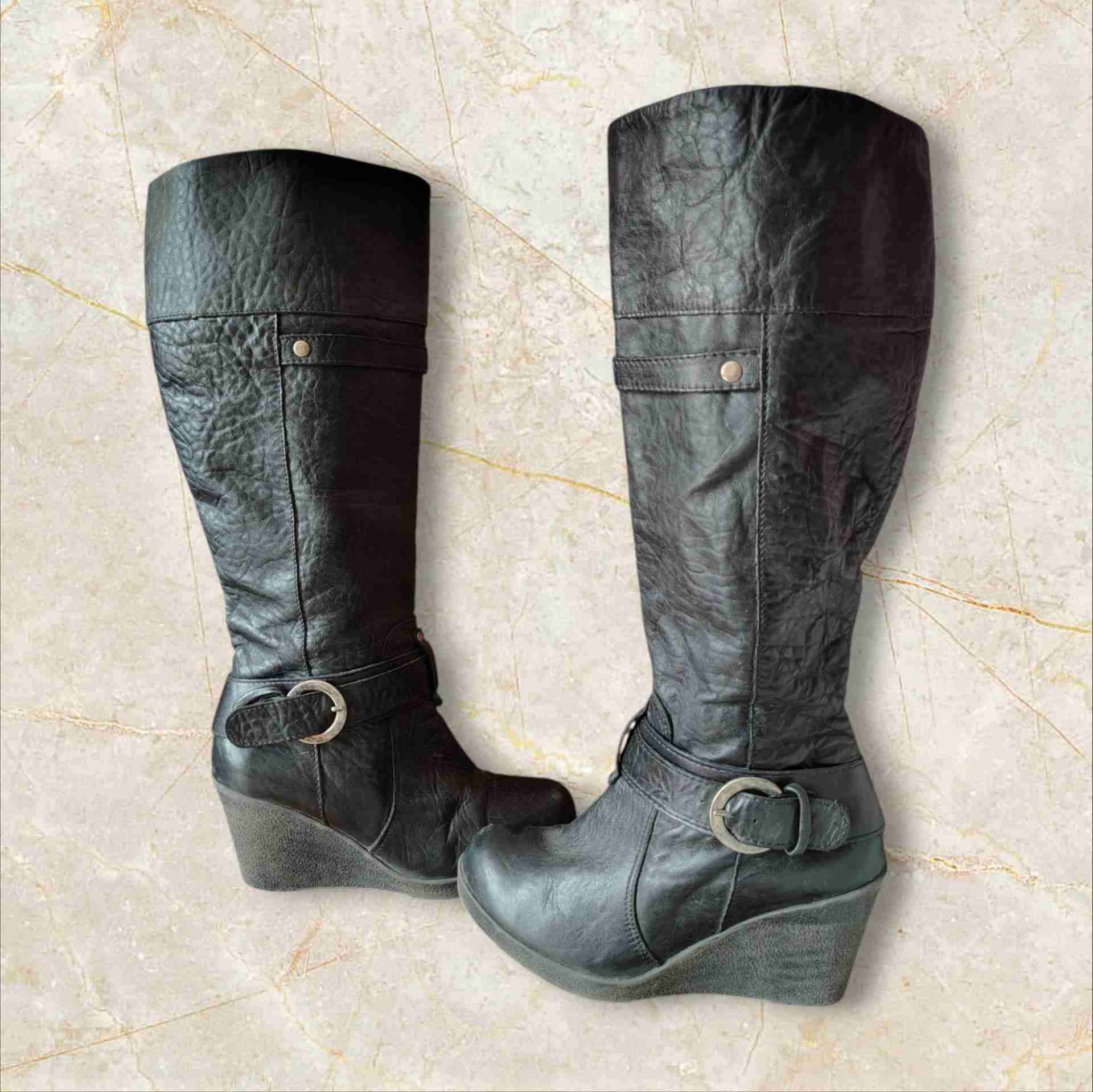 Botas altas negras con hebilla - miniatura 1