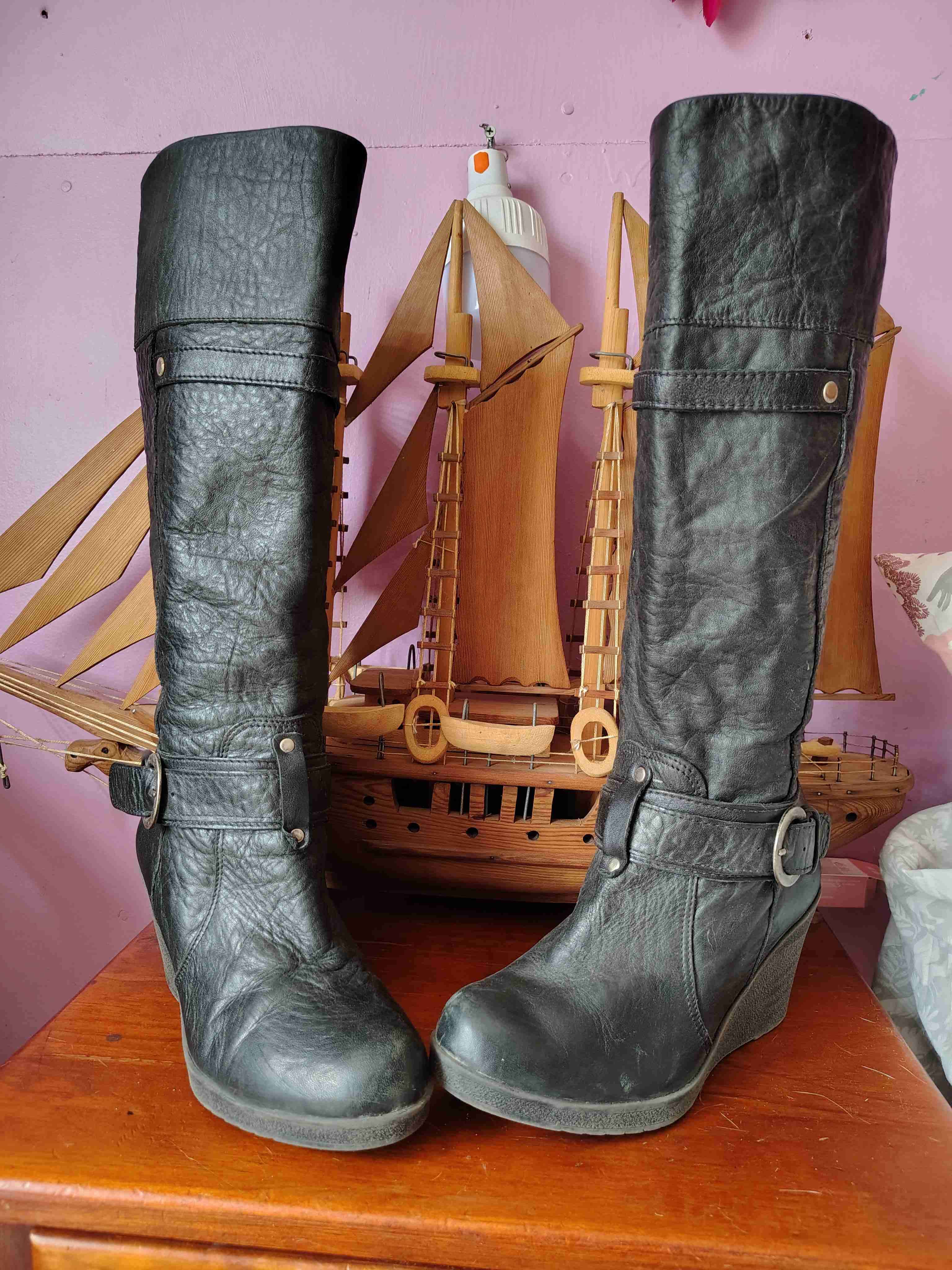 Botas altas negras con hebilla - miniatura 2