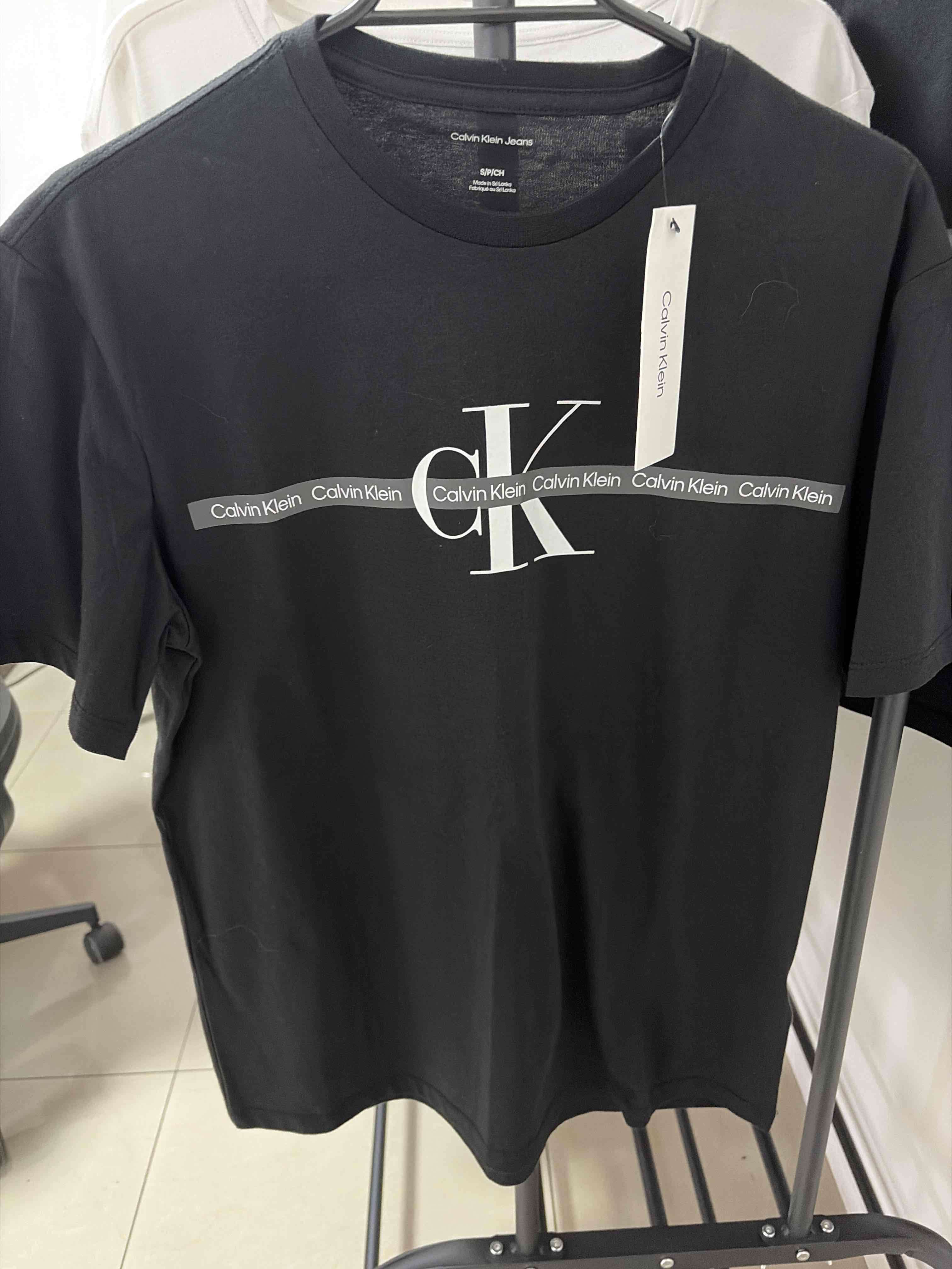 Polera negra Calvin Klein - 1