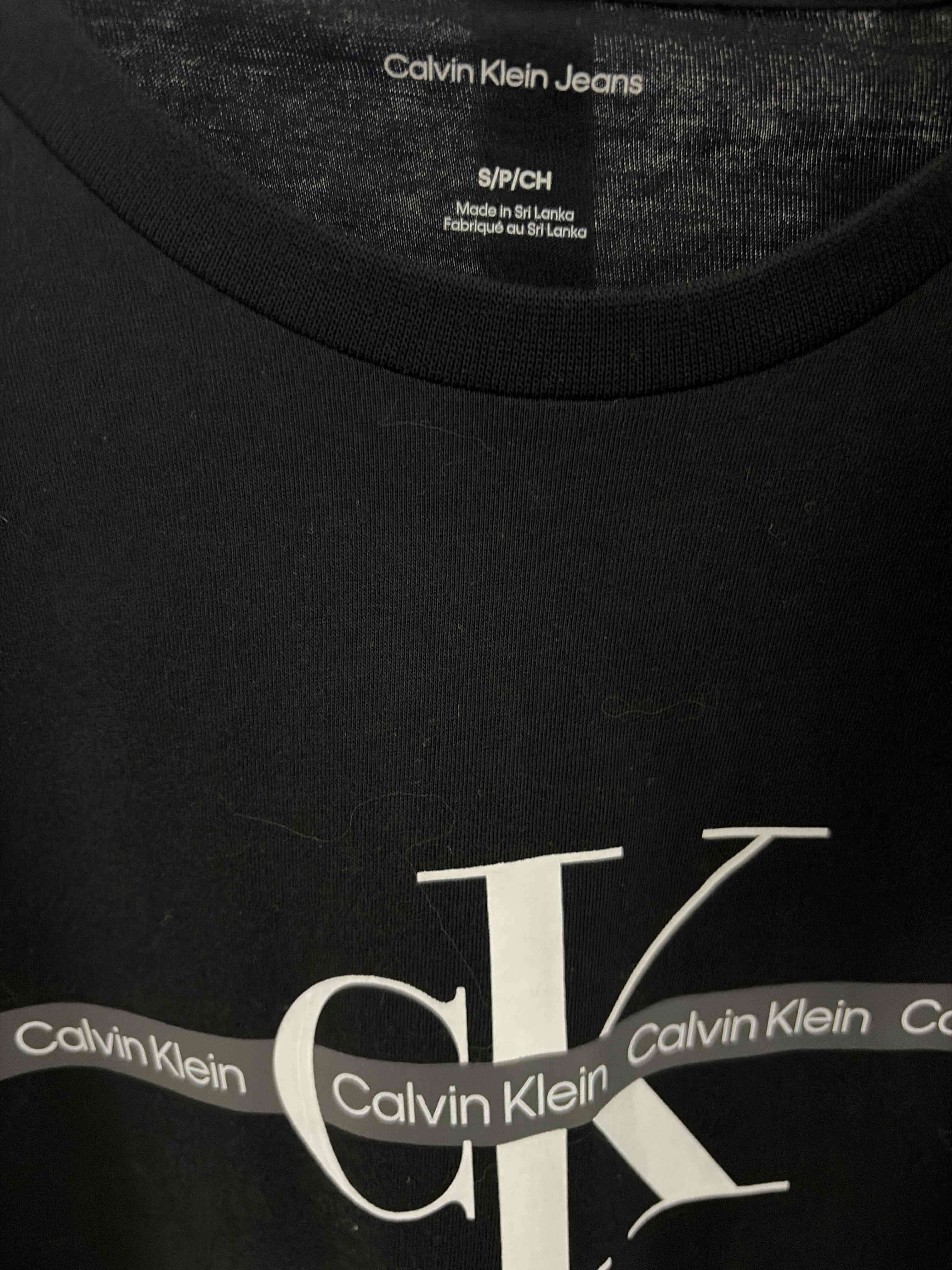 Polera negra Calvin Klein - 2