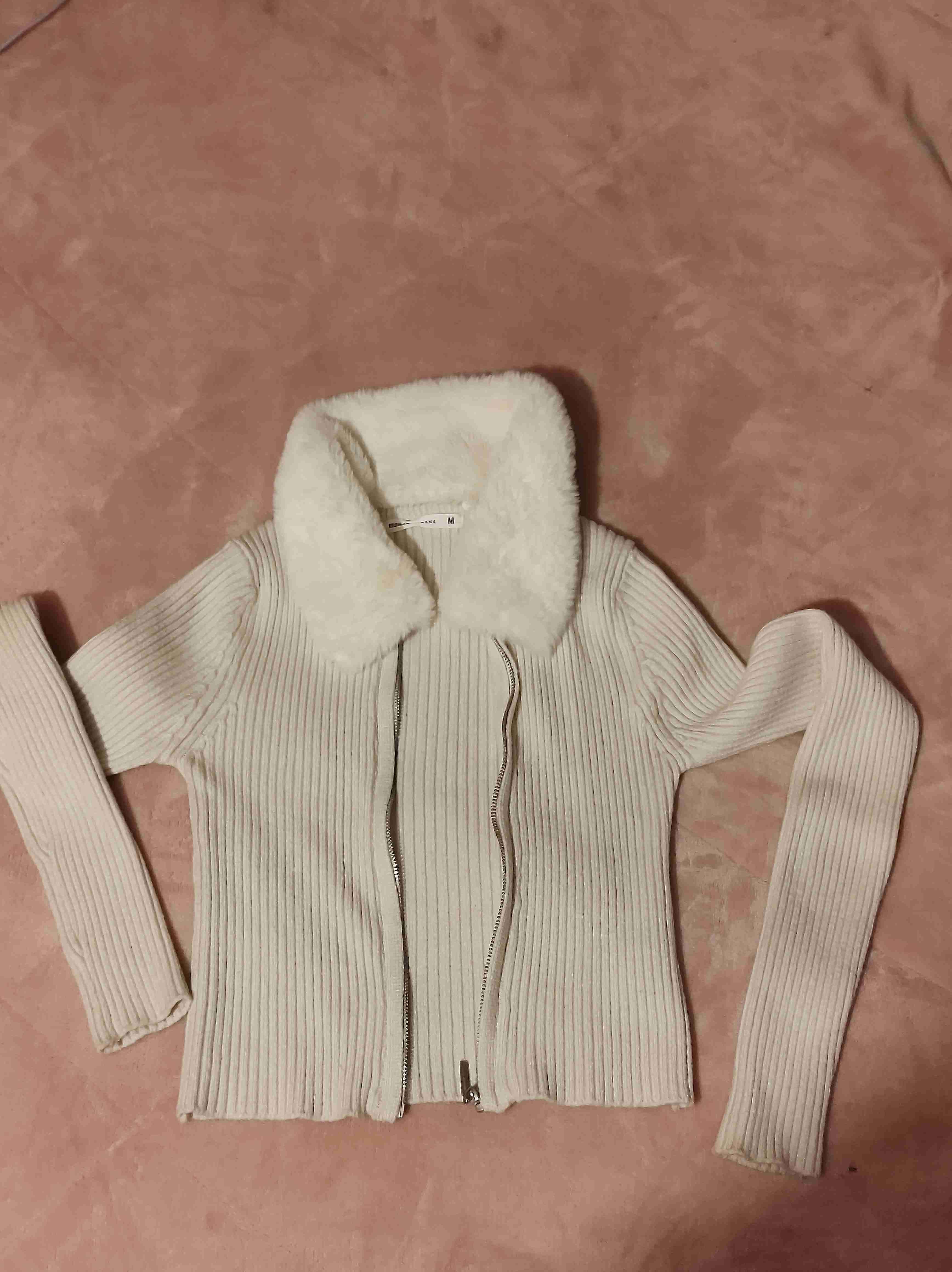 Chaleco blanco con cuello de lana - miniatura 3