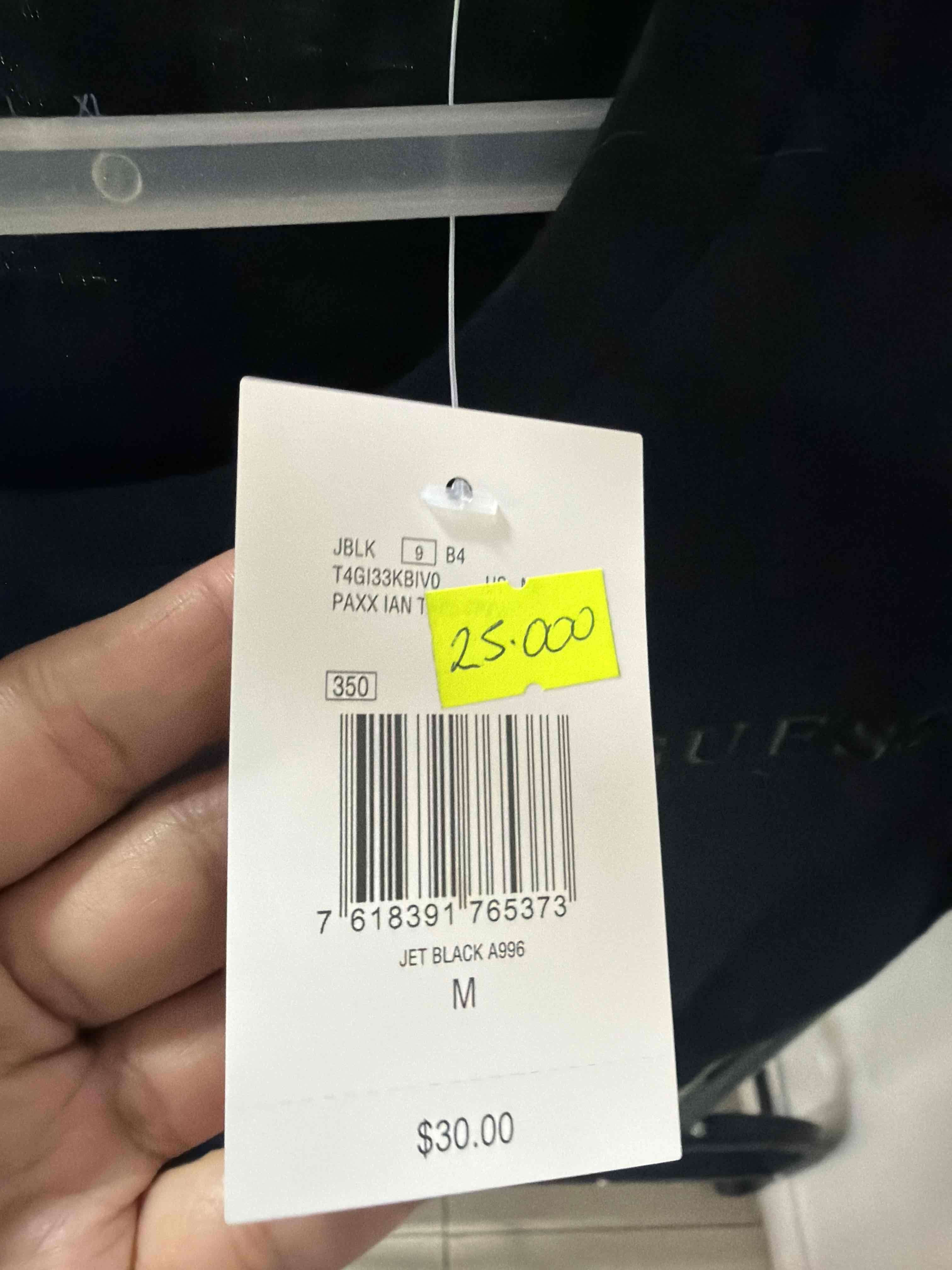 Polera negra Guess nueva - miniatura 4