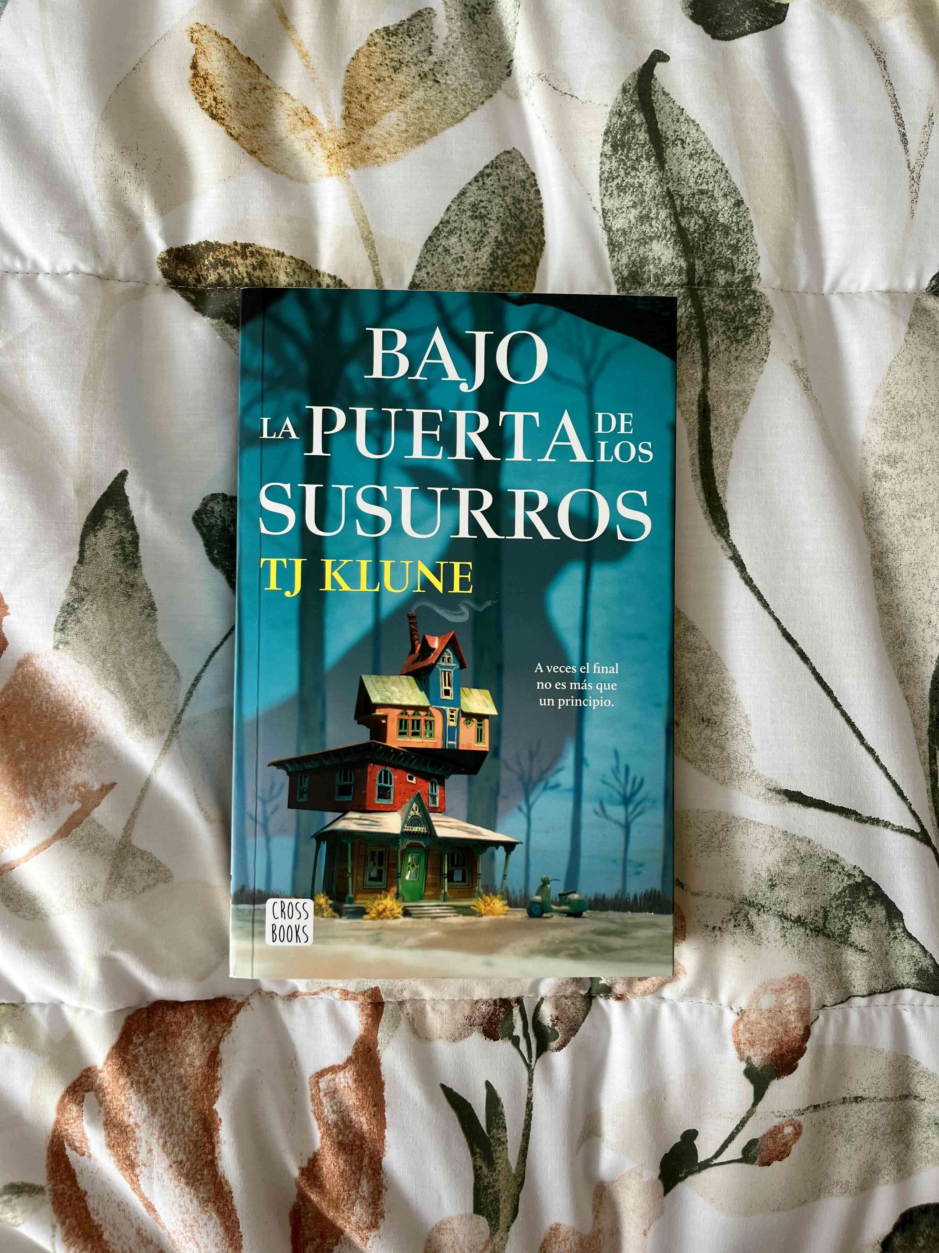 Libro 'Bajo la Puerta de los Susurros' - miniatura 1