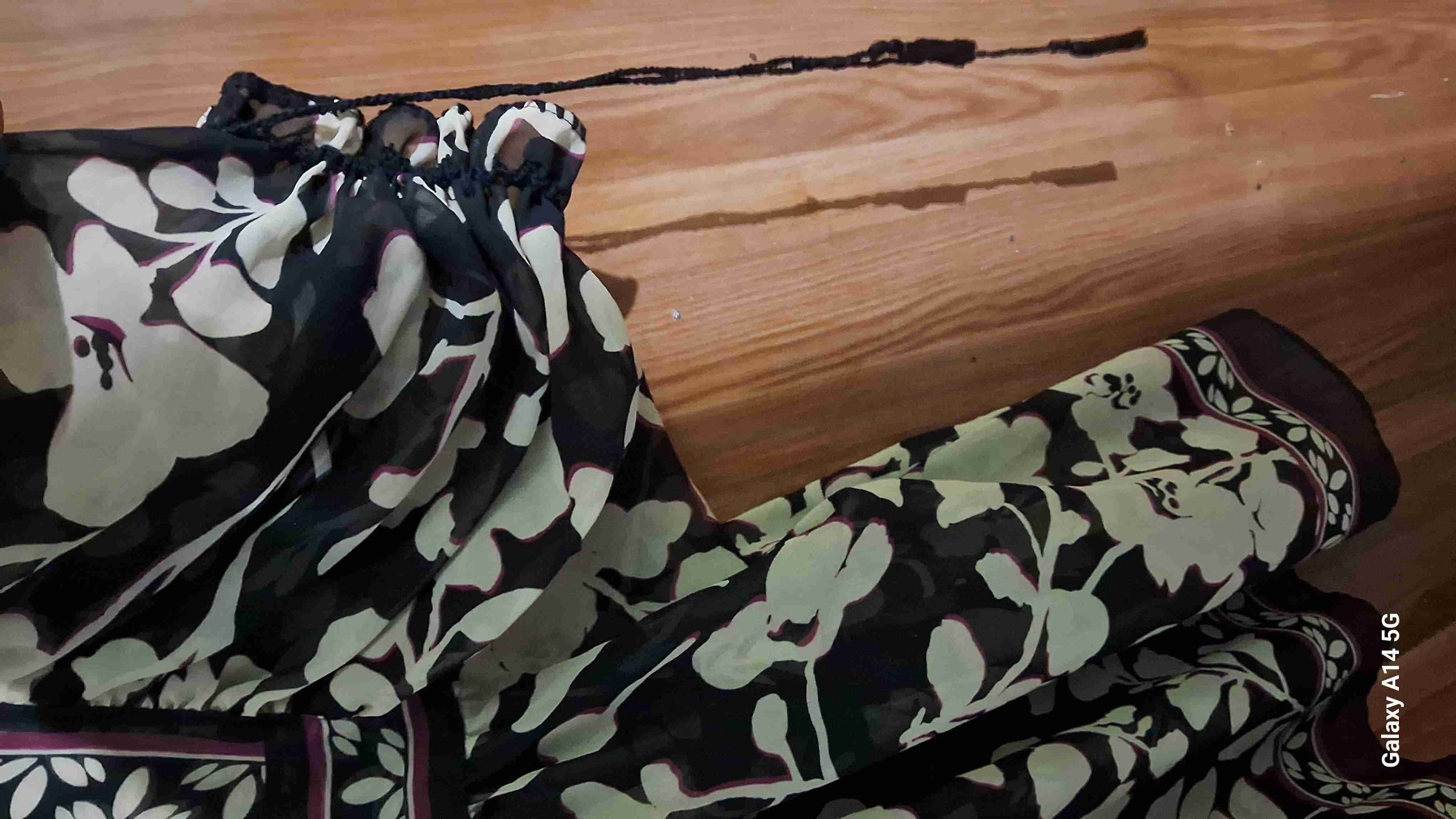 Blusa floral blanca y negra - 2