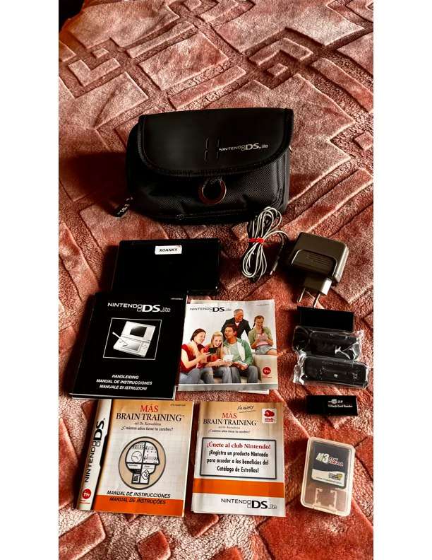 Nintendo DS Lite con accesorios