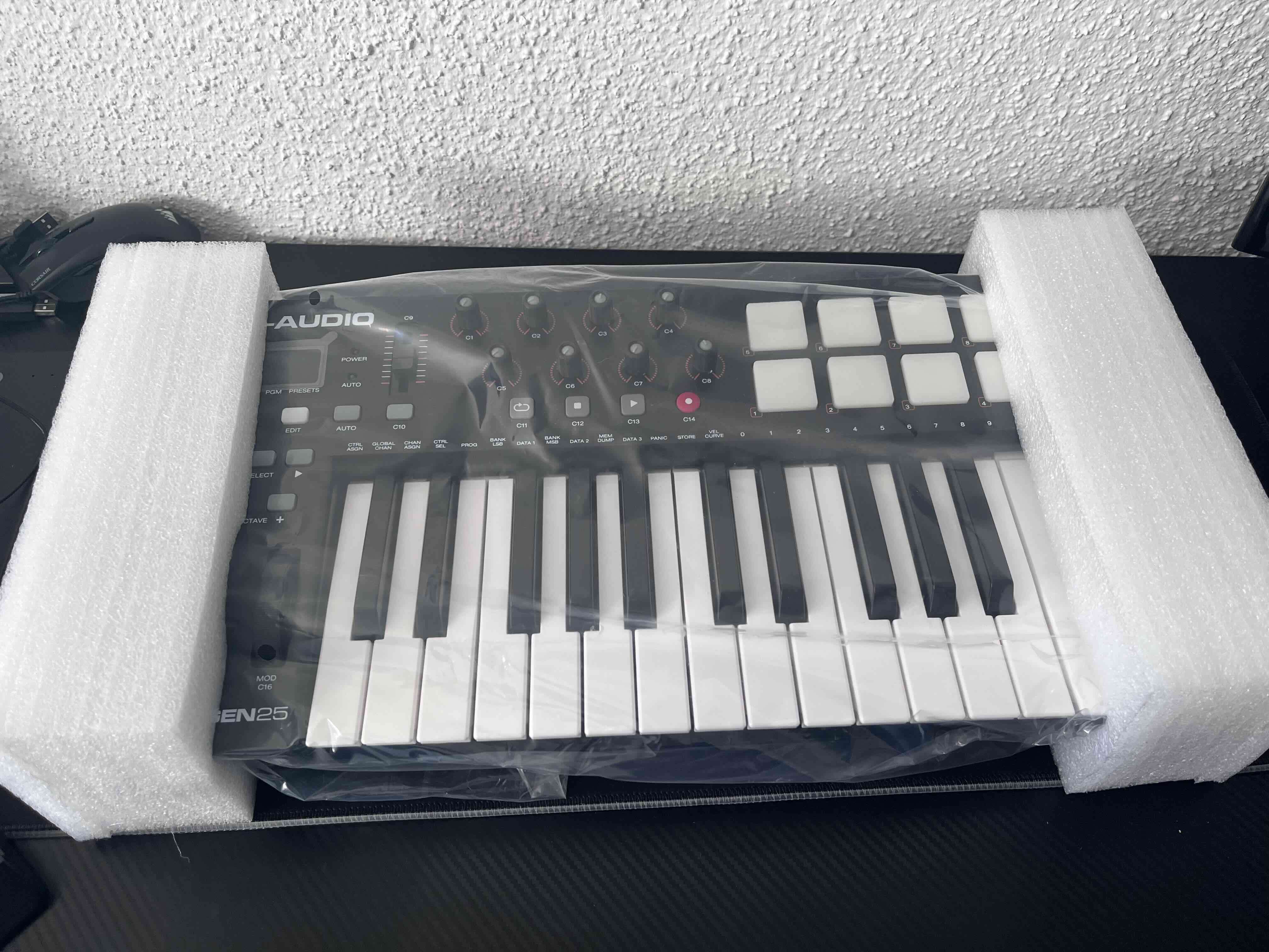 Teclado MIDI M-Audio Oxygen 25 - miniatura 2