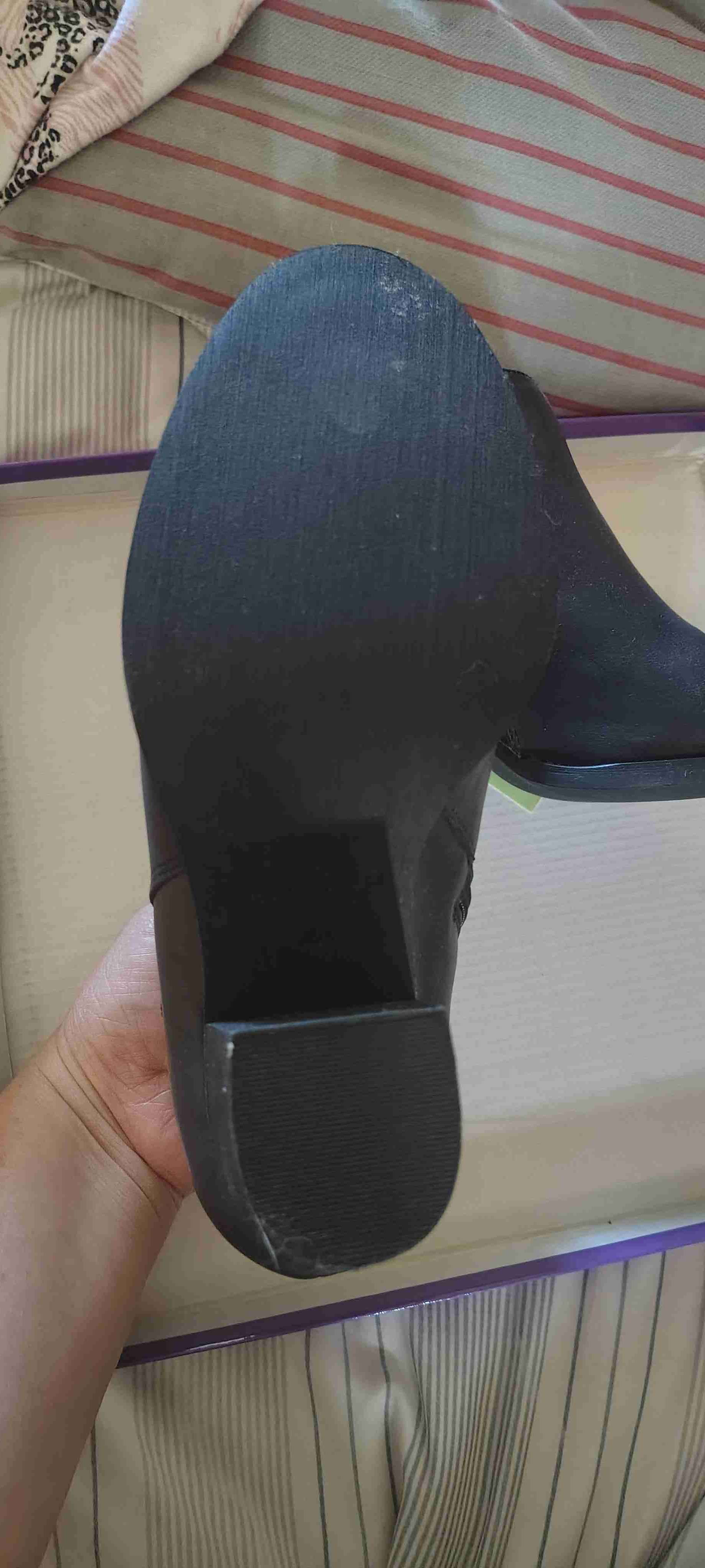 Botibotines  negros con tacón medio - miniatura 2