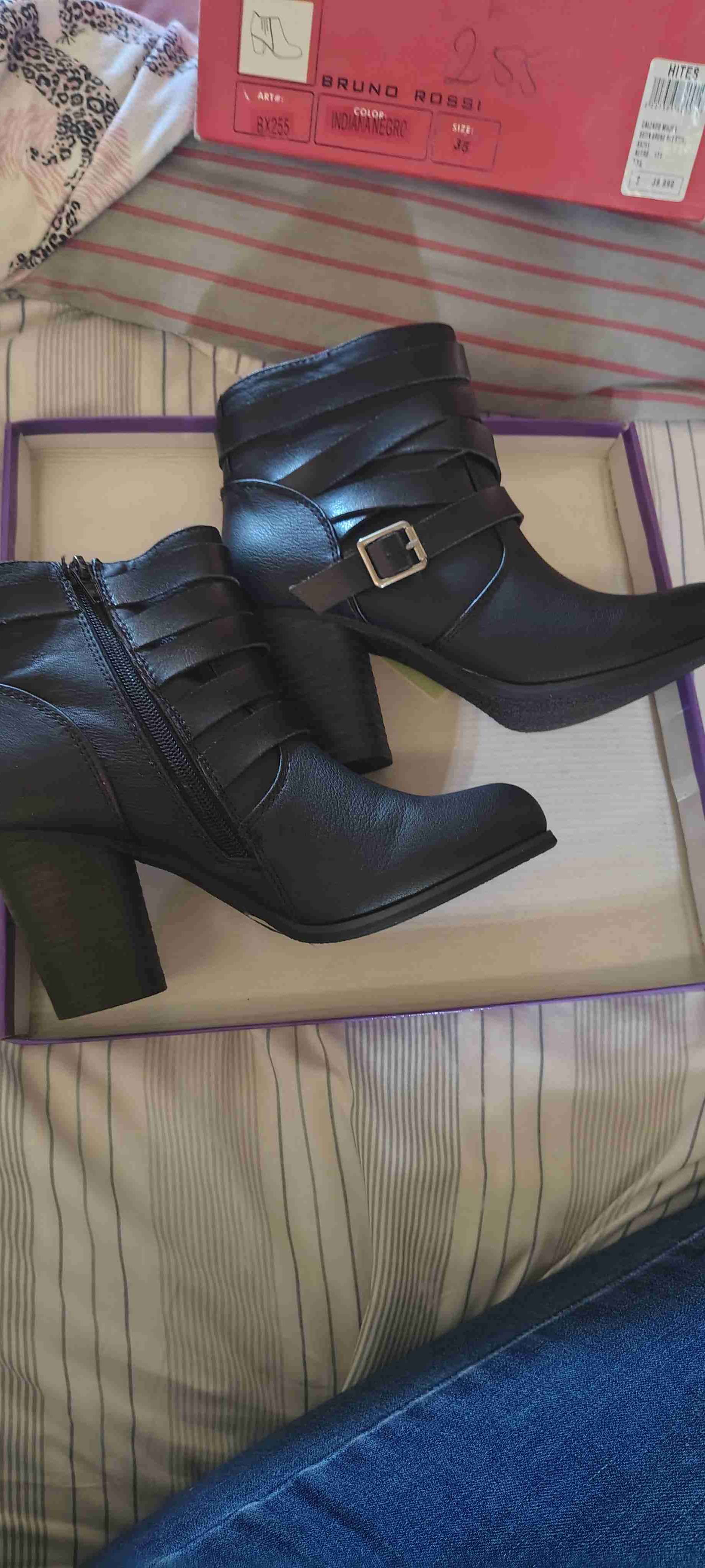 Botibotines  negros con tacón medio - miniatura 4