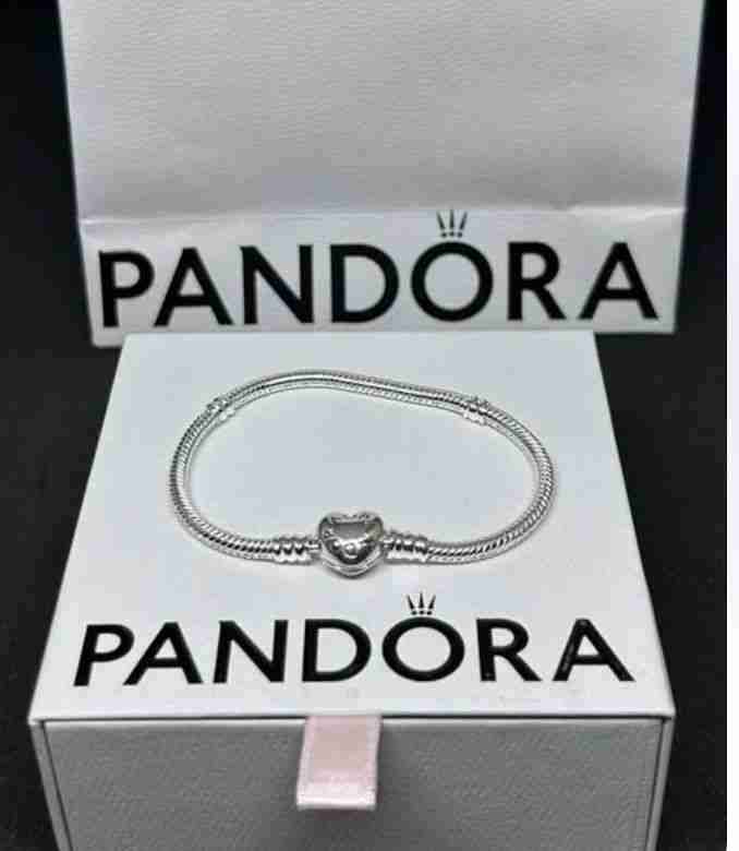 Pulsera Pandora con dije de corazón