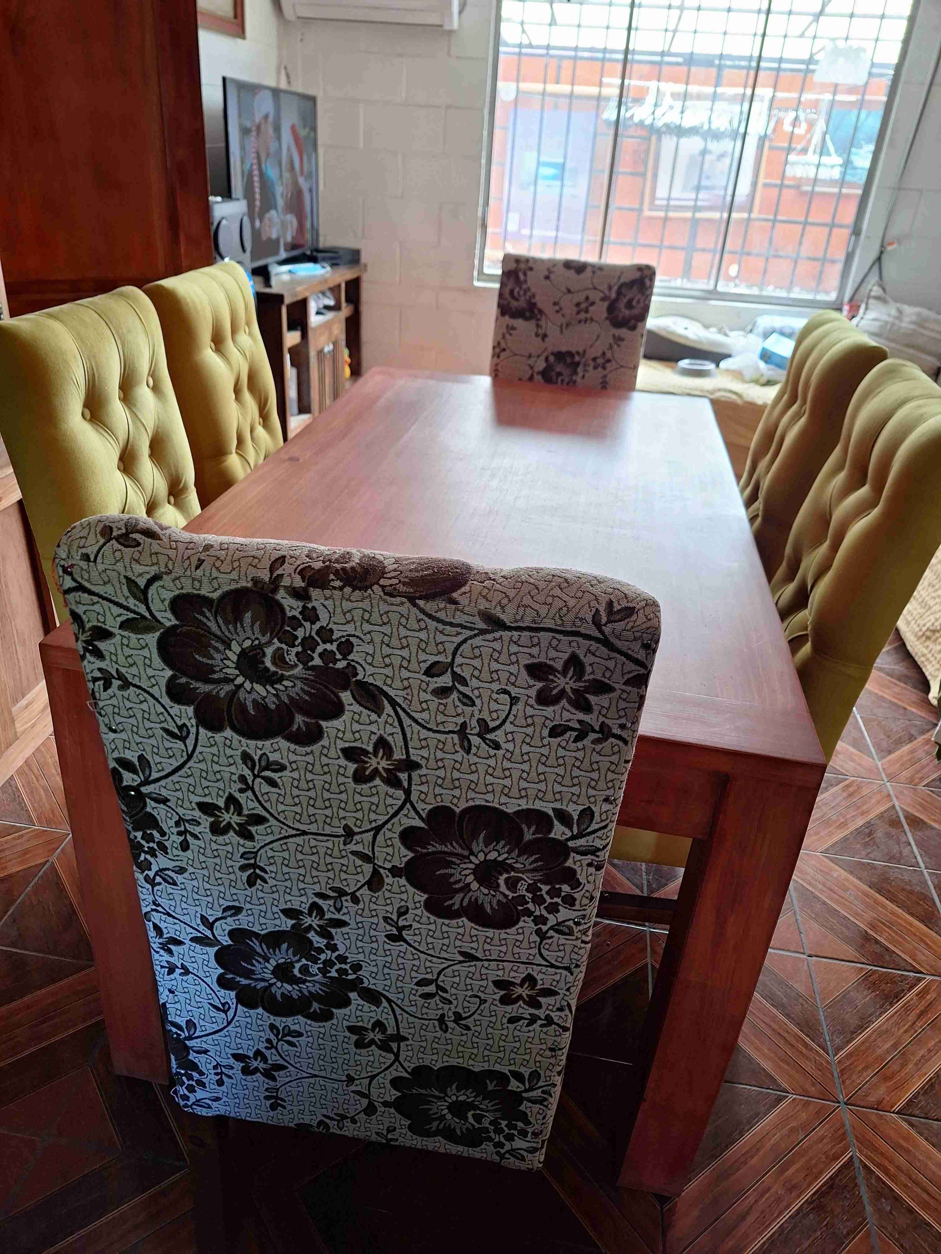 Juego de comedor madera y sillas - miniatura 1