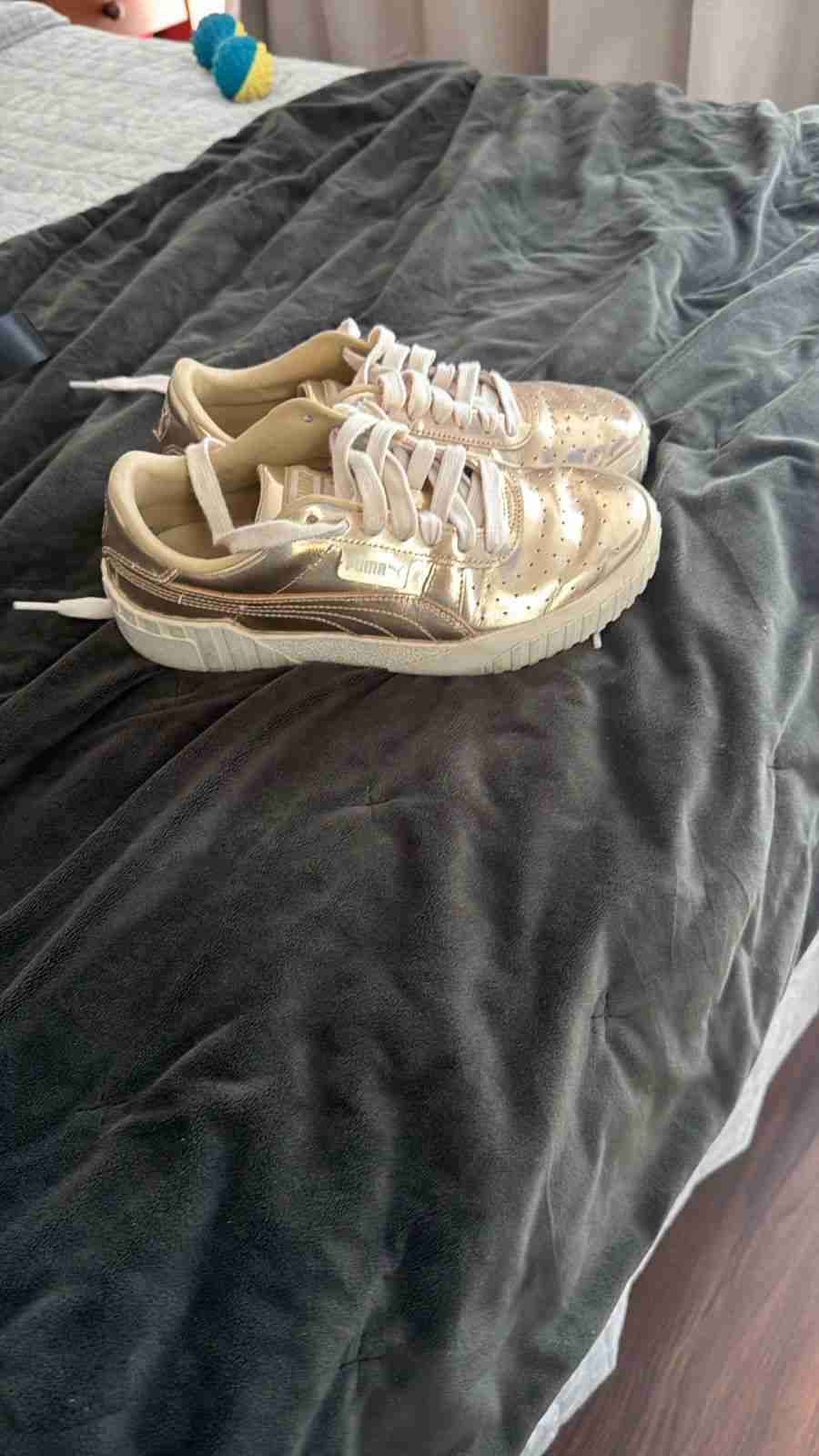 Zapatillas doradas brillantes - 1