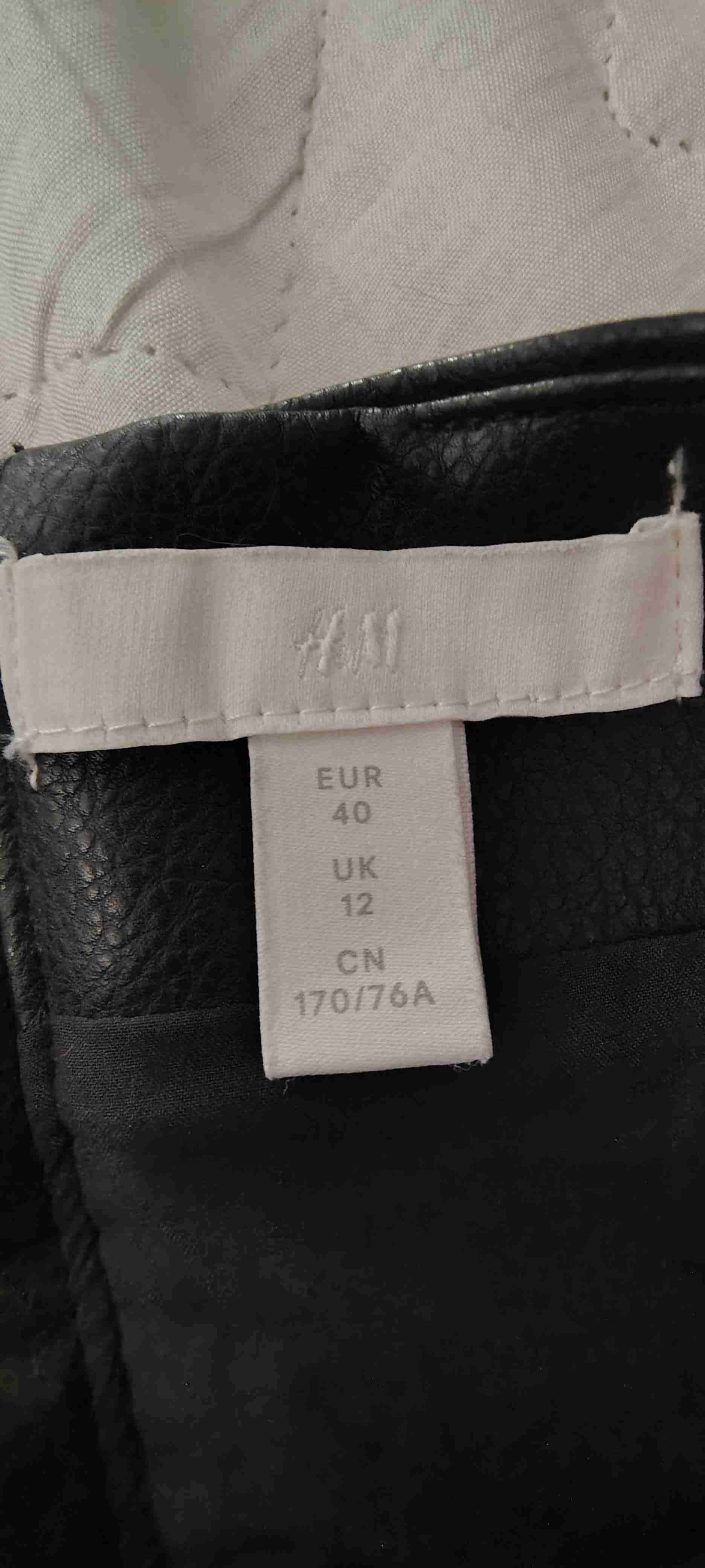 Falda negra corta - miniatura 2