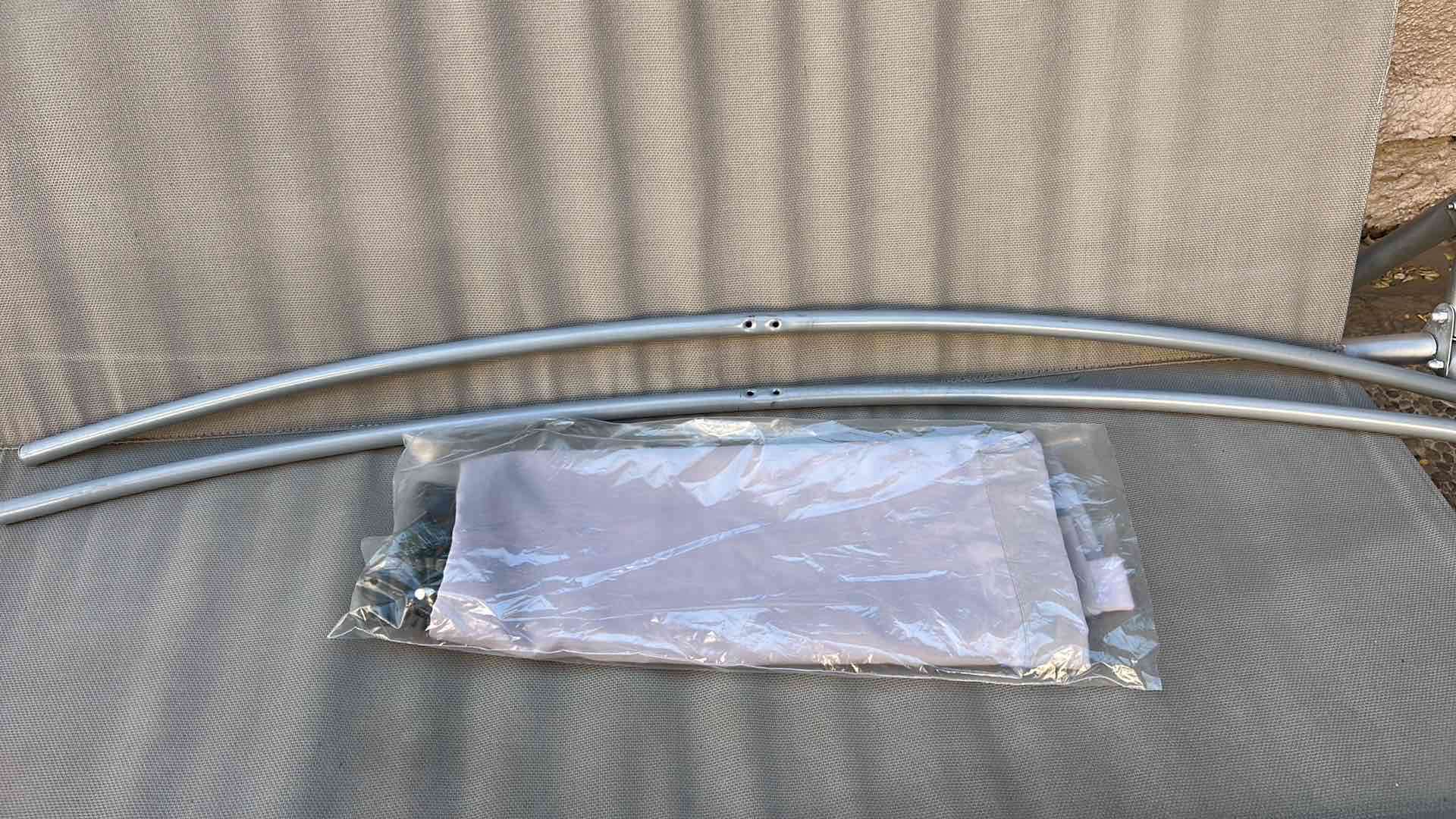 Columpio metálico de jardín - miniatura 3