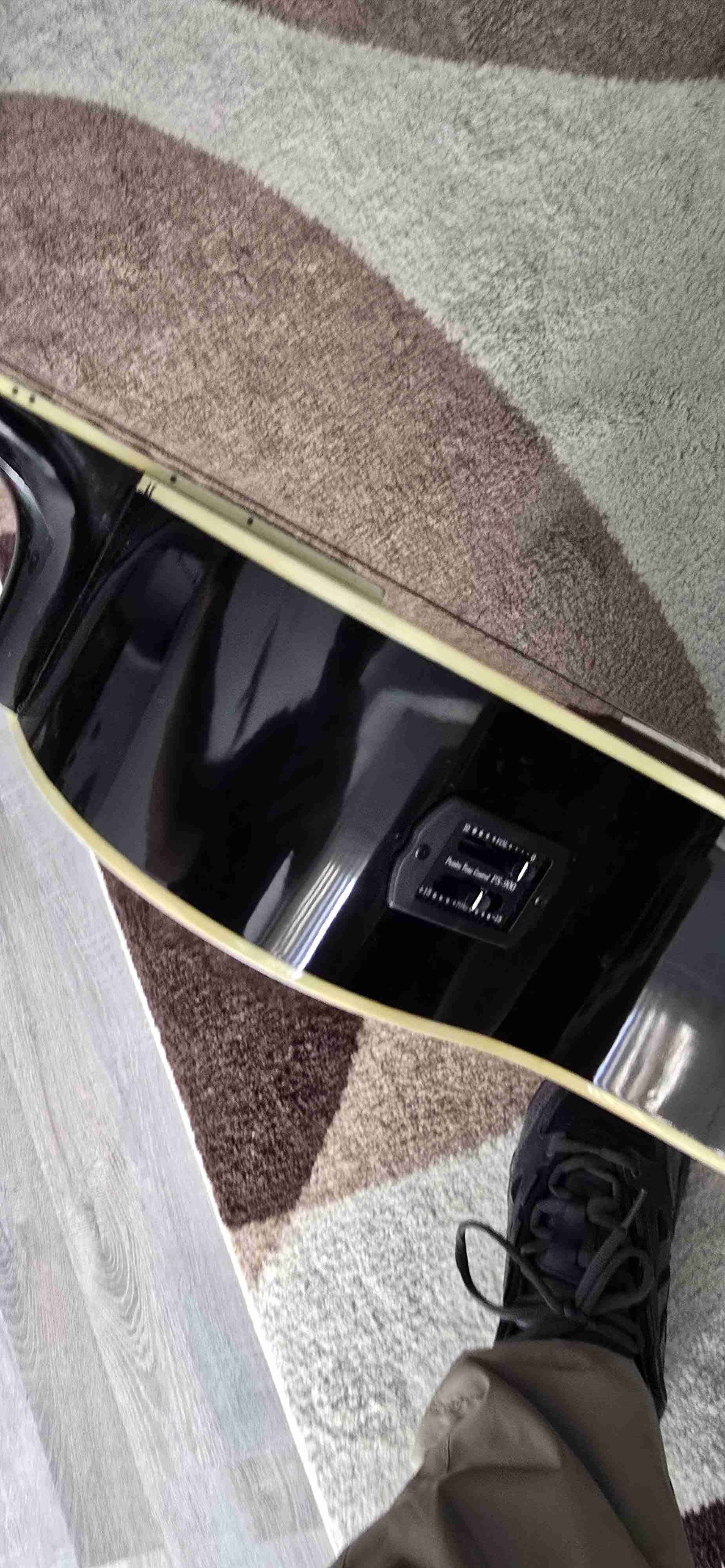 Guitarra electroacústica negra Freeman - miniatura 3