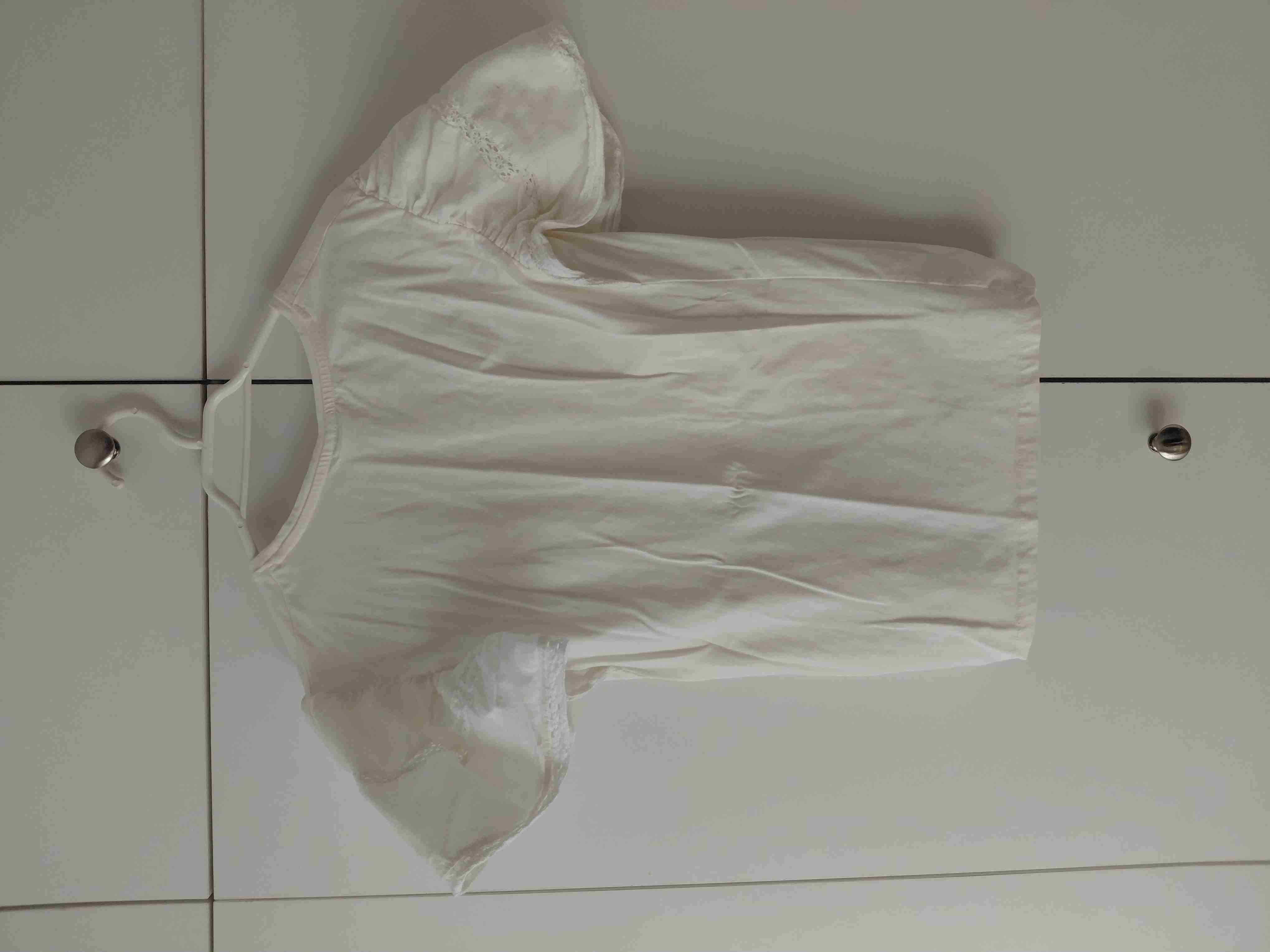 Blusa blanca con mangas anchas y encaje - miniatura 5