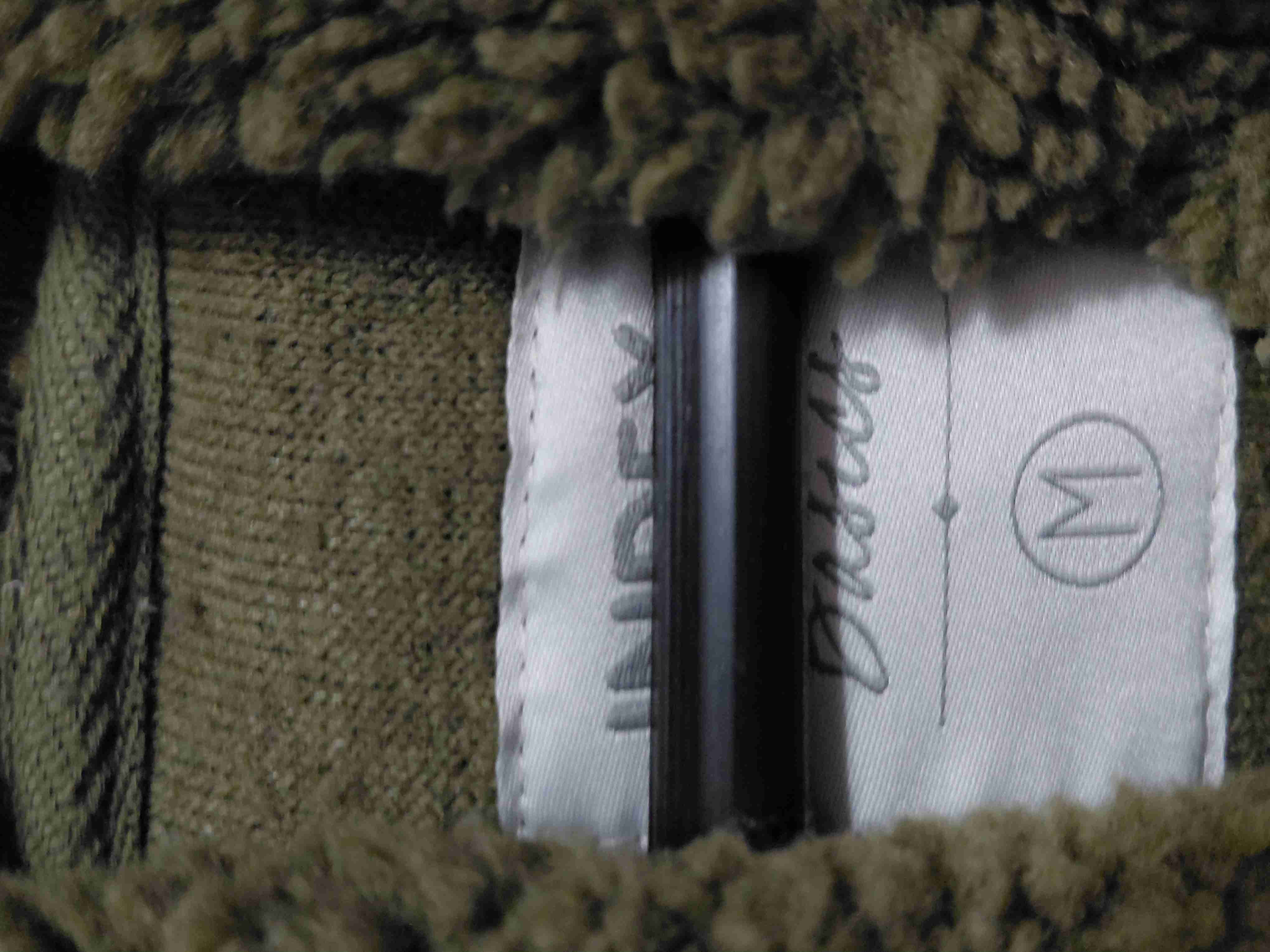 Polerón verde peludo con capucha - miniatura 2