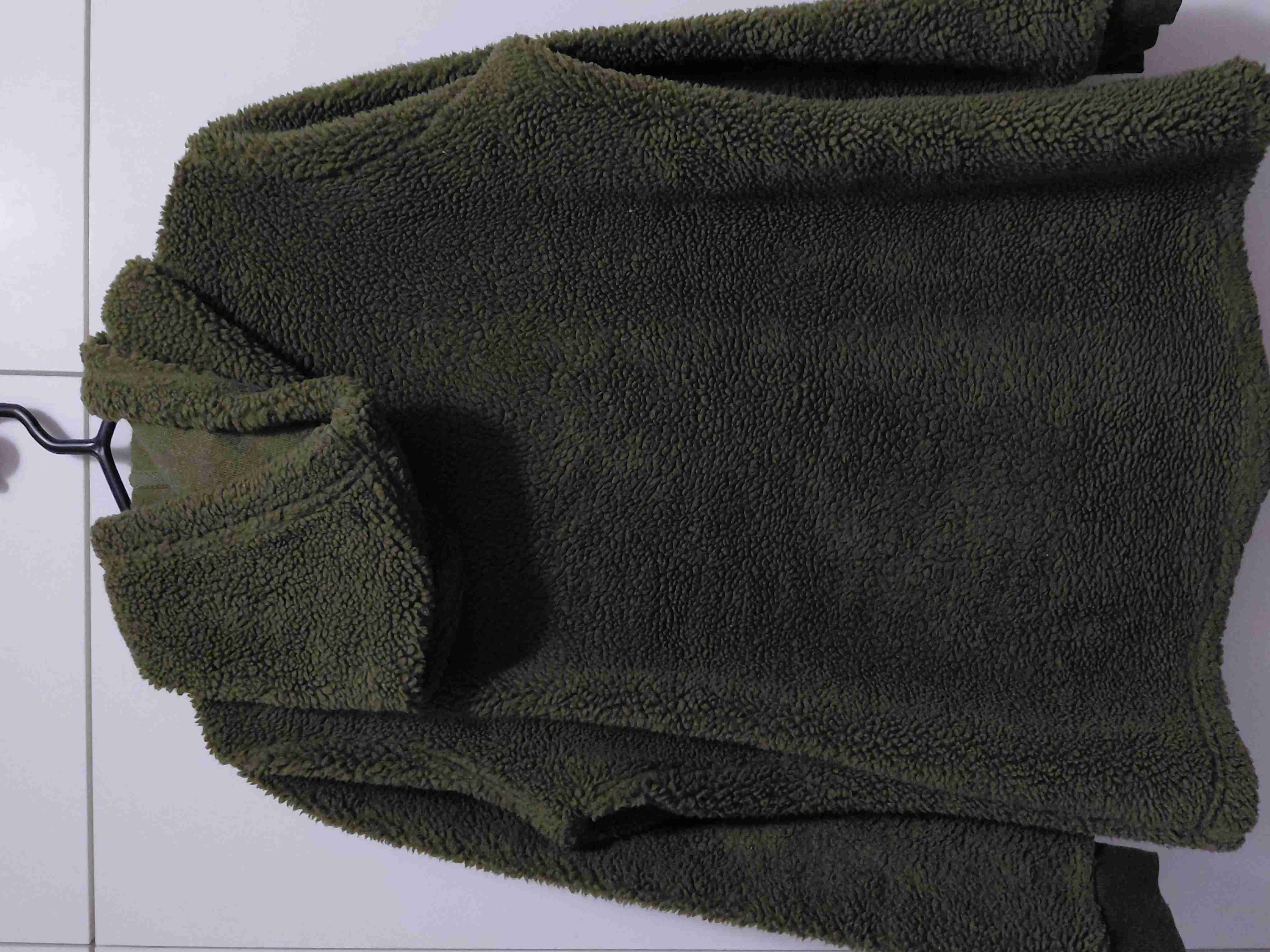 Polerón verde peludo con capucha - miniatura 3