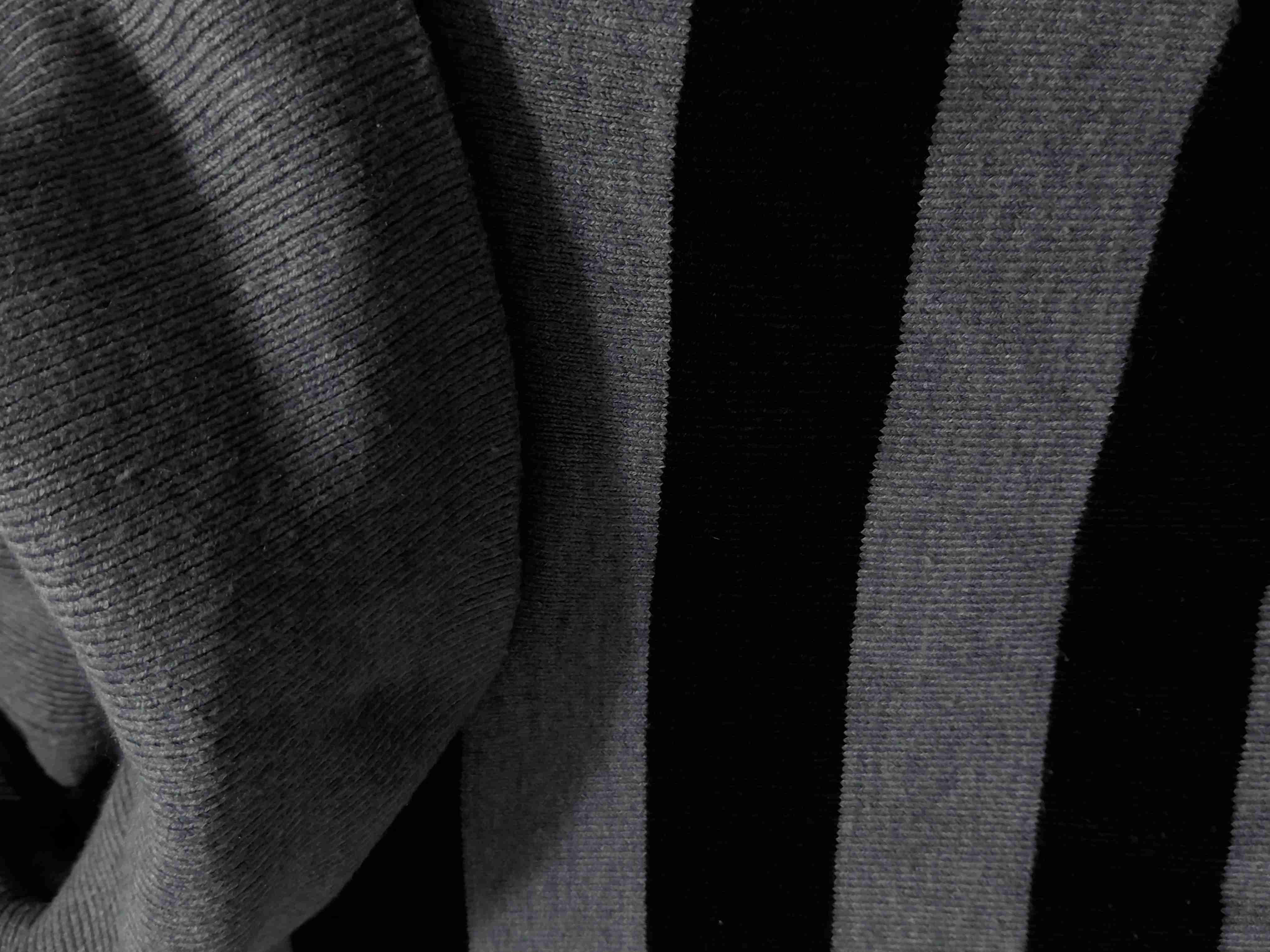 Sweater rayado gris y negro - 1