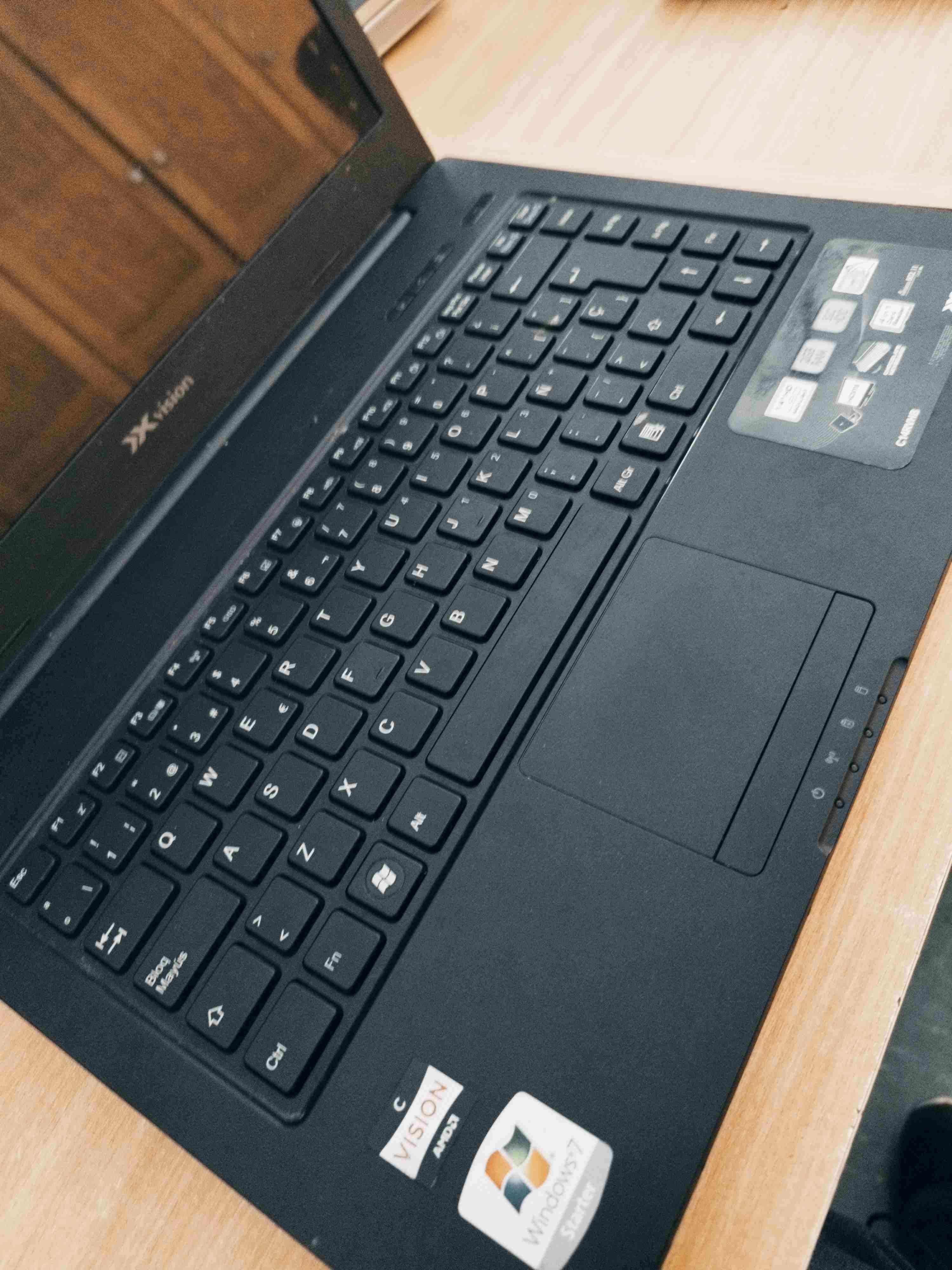 Laptop X-Vision Windows 7 - miniatura 2