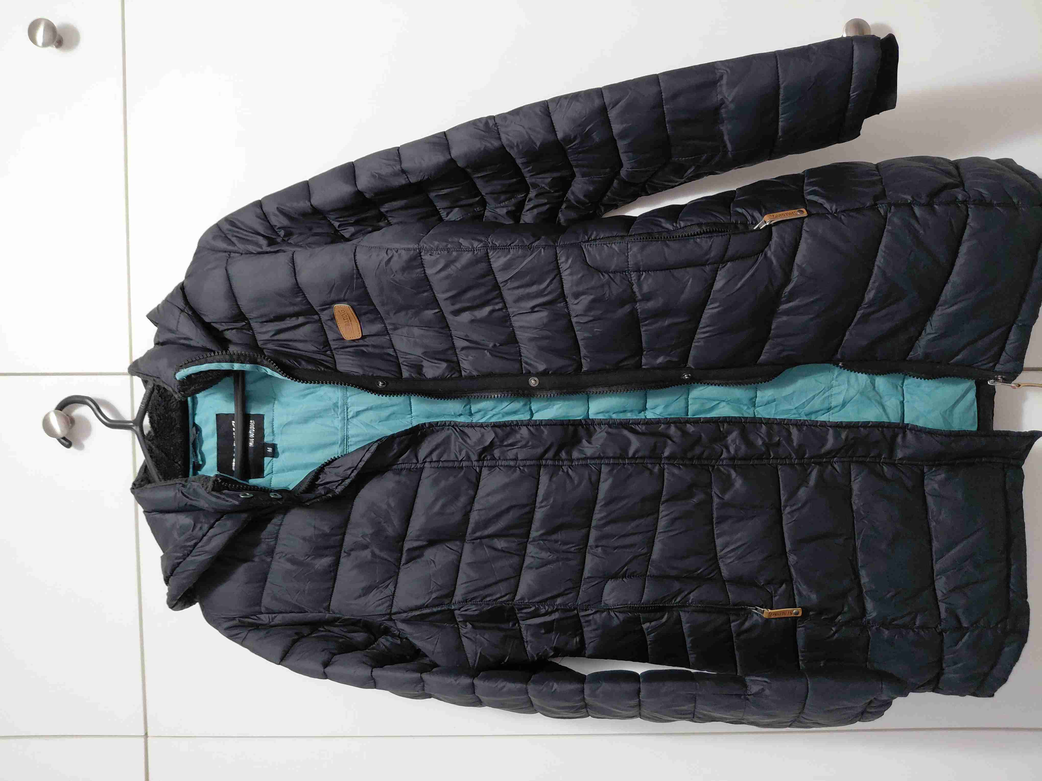 Casaca acolchado negra con capucha - 1